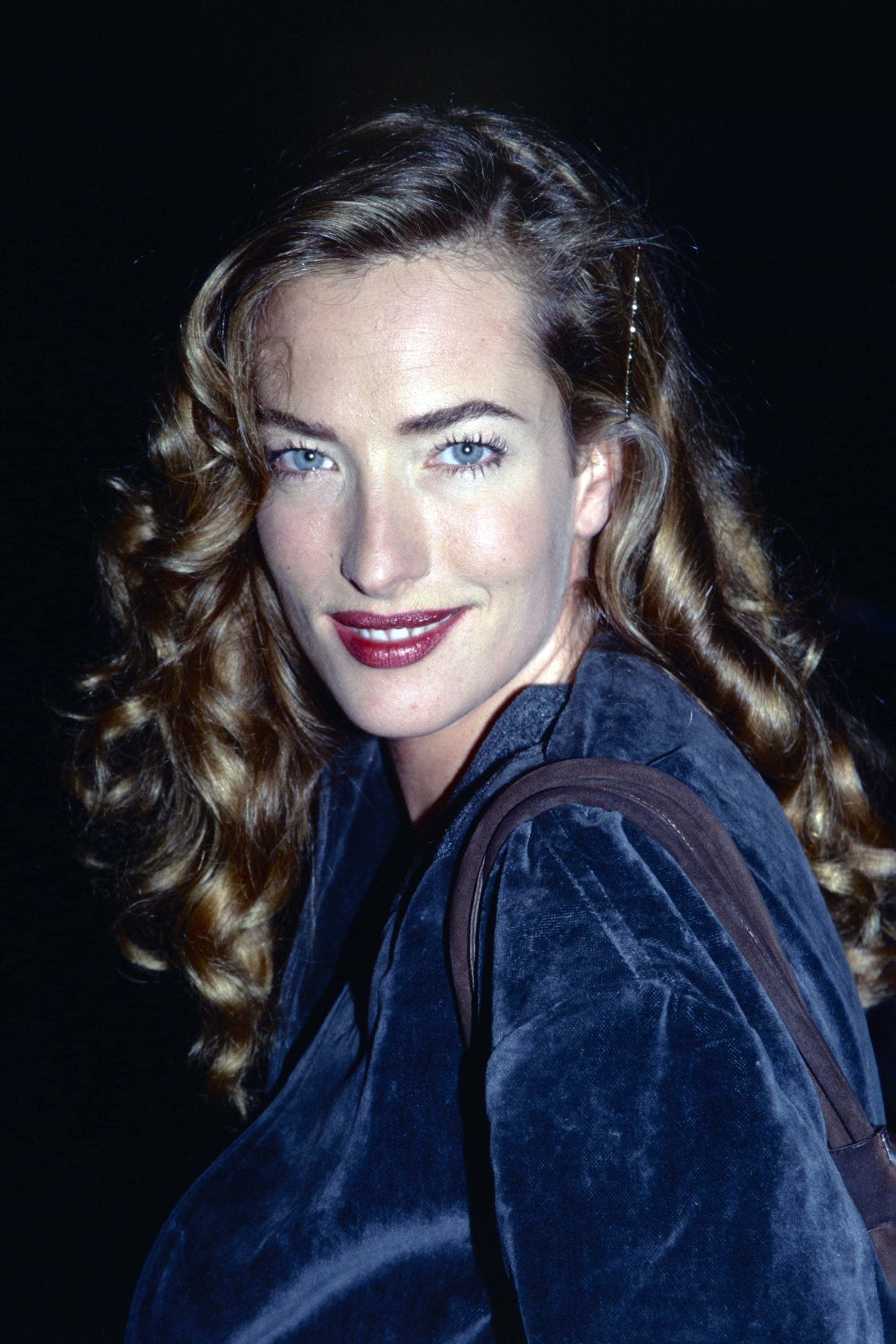 Tatjana Patitz, curly blonde hair, blue eyes, 2K Phone Wallpaper