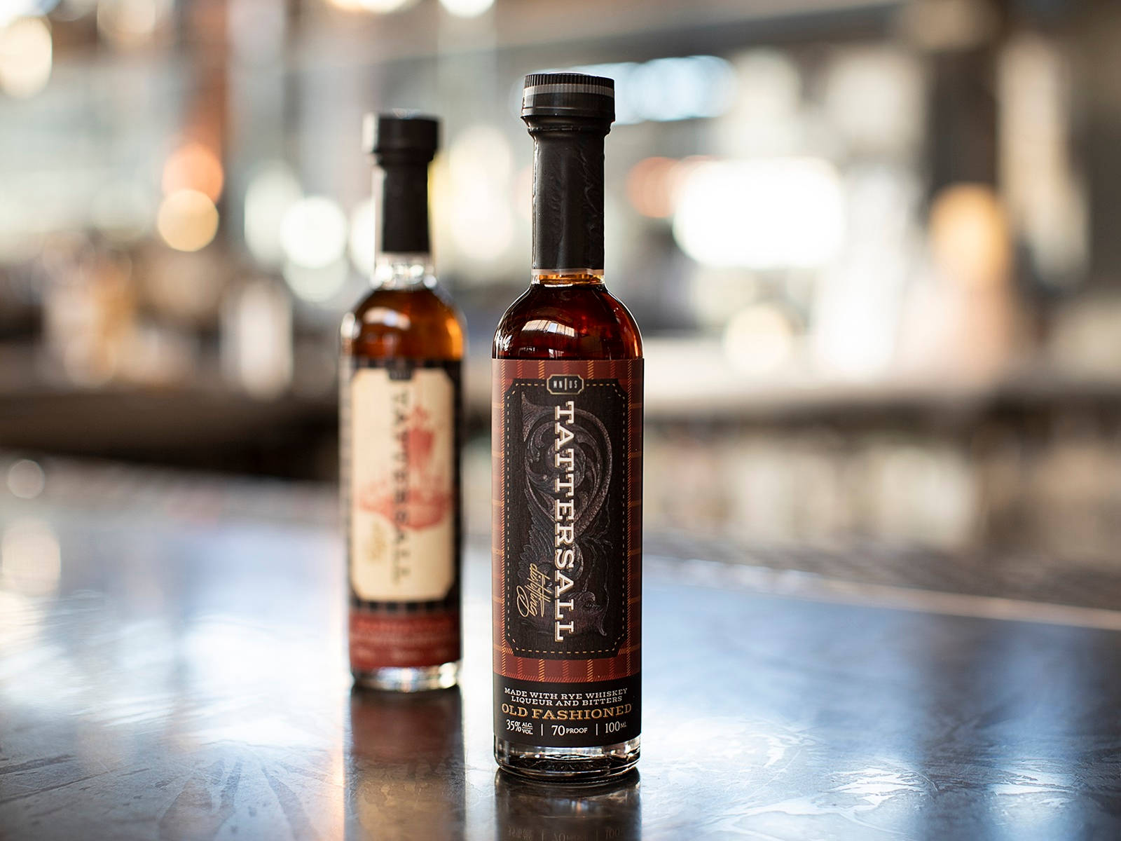 Tattersall Old Fashioned syrup, amber bottles, reflective bar top, HD Desktop Wallpaper
