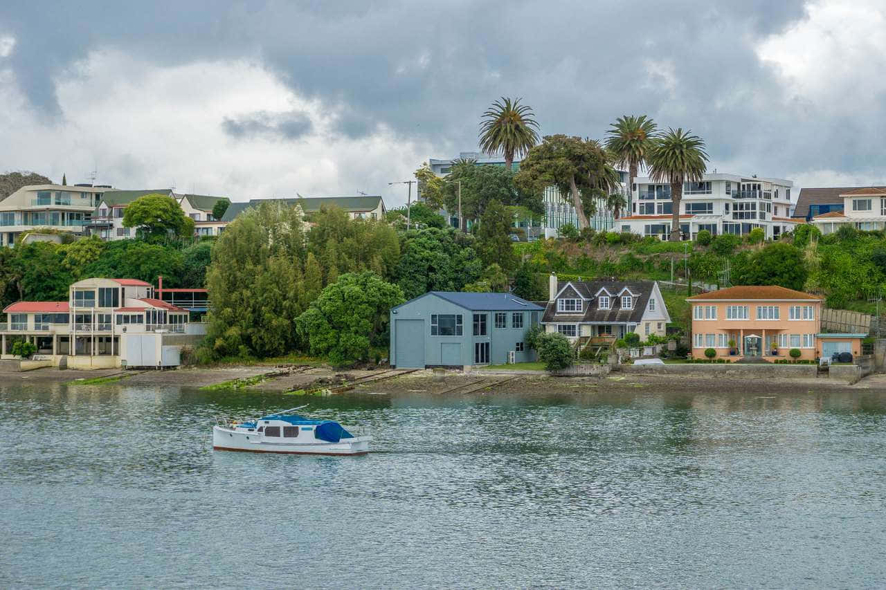 Tauranga, waterfront homes, small boat, HD Desktop Wallpaper