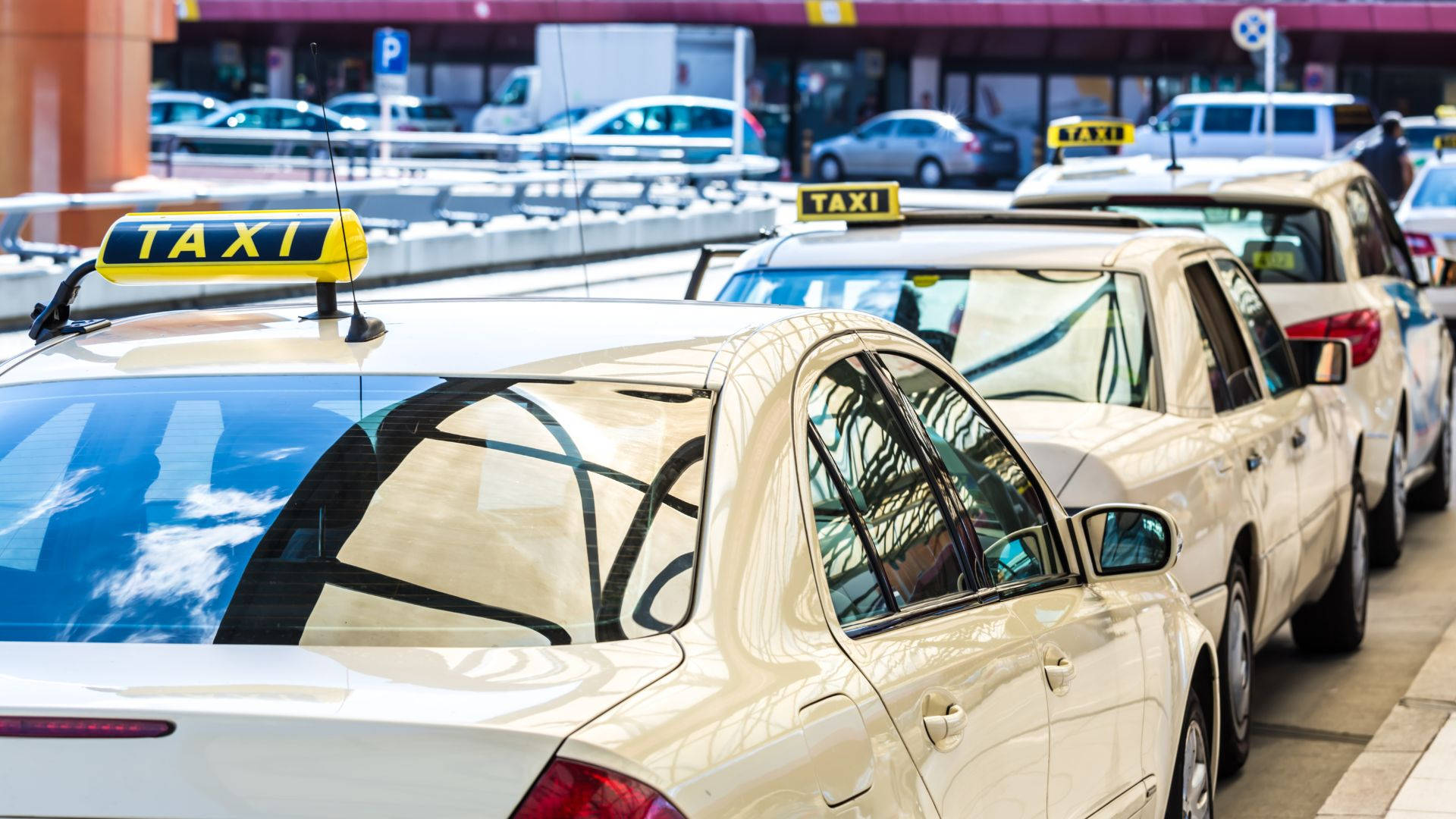 white taxi, cream-colored taxis, yellow signs, Full HD Desktop Wallpaper