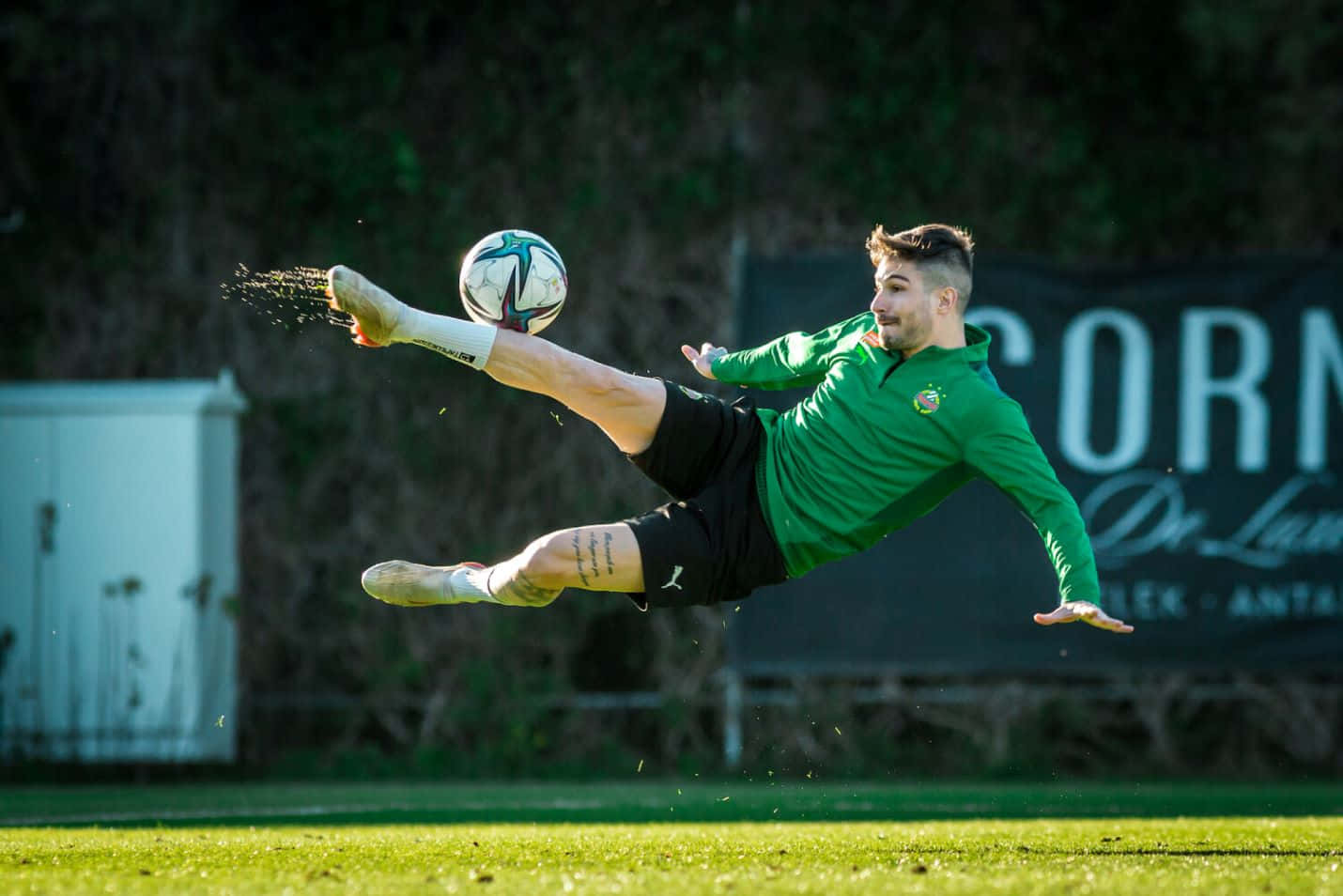 Taxiarchis Fountas, flying side kick, green jersey, HD Desktop Wallpaper