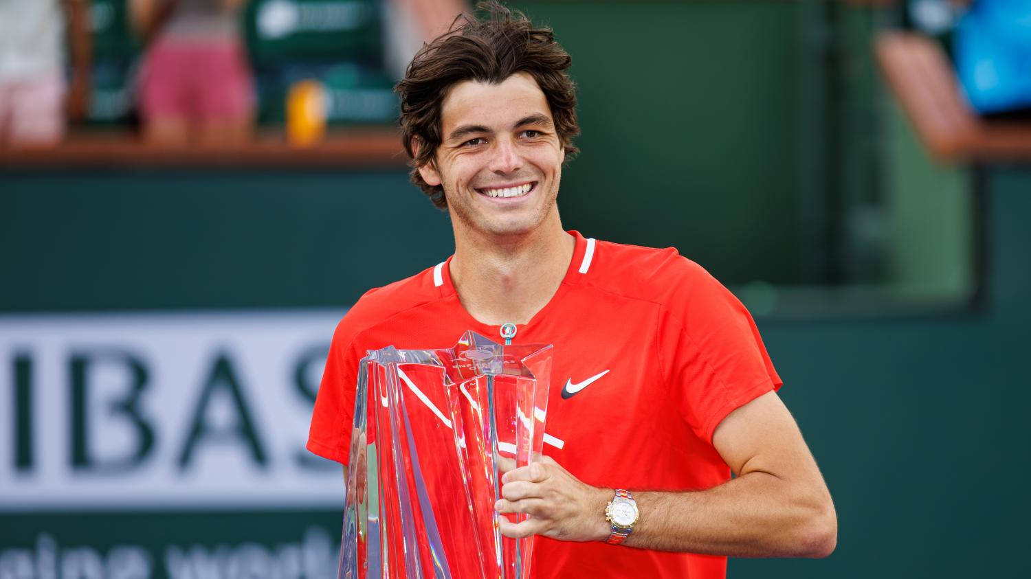 Taylor Fritz, red shirt, large clear trophy, HD Desktop Wallpaper