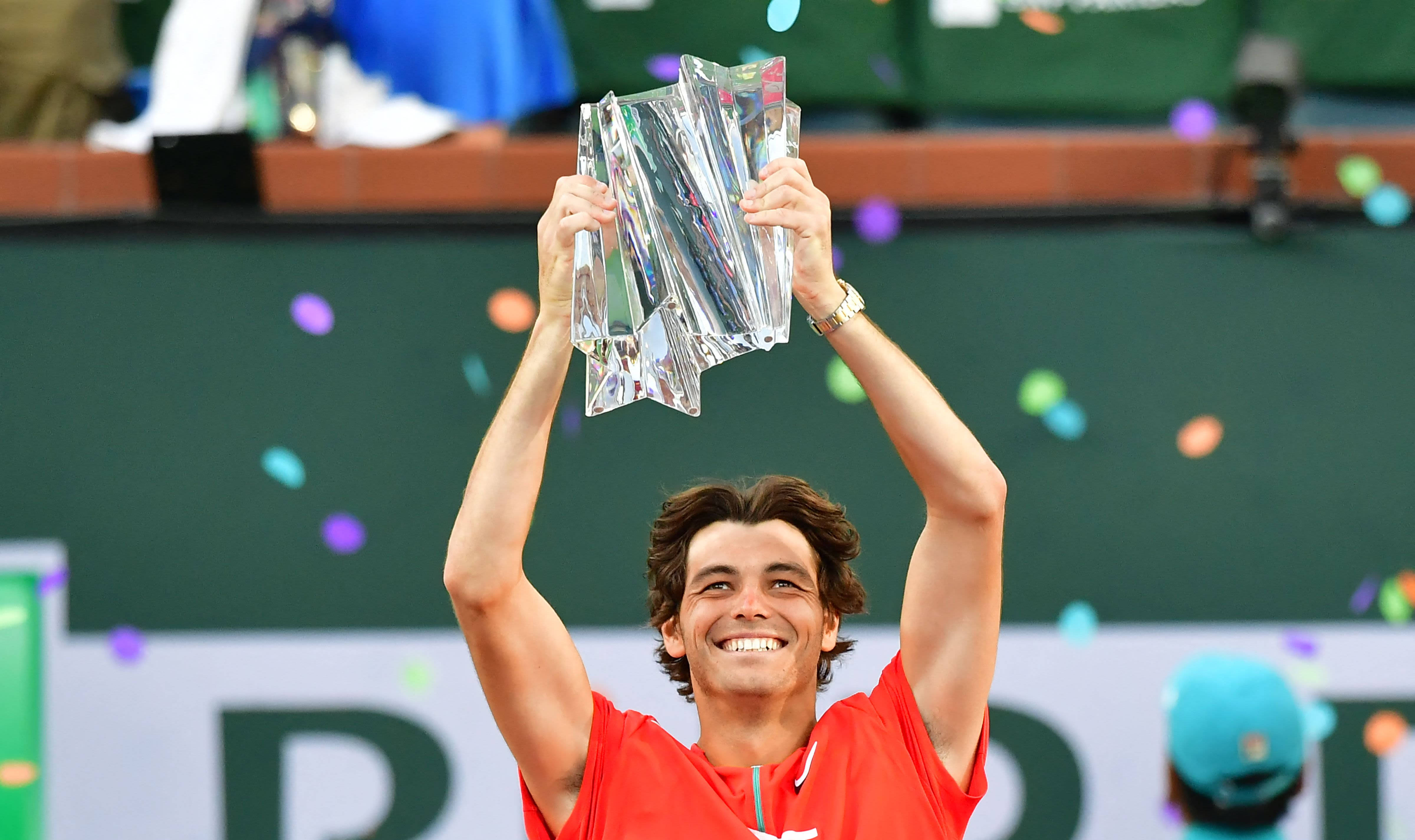 Taylor Fritz, red shirt, sparkling crystal trophy, 4K Desktop Wallpaper