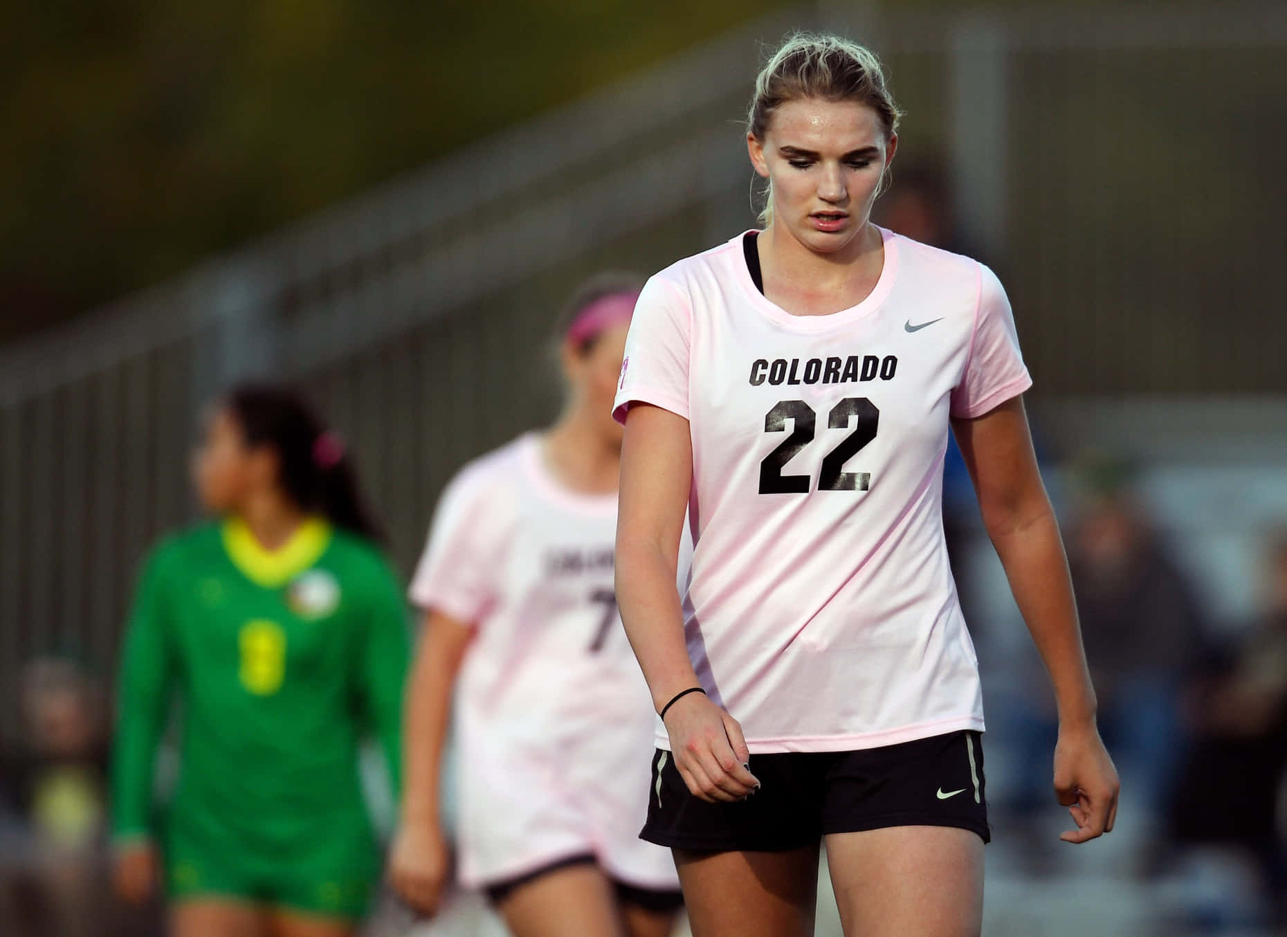 Taylor Kornieck, pink Colorado jersey, number 22, HD Desktop Wallpaper