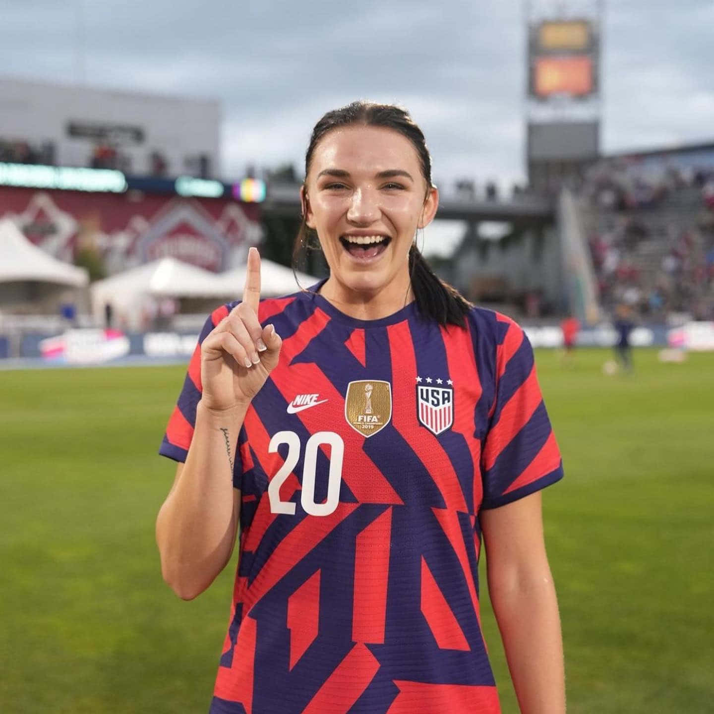 Taylor Kornieck, red and blue USA jersey, stadium field, HD Desktop Wallpaper