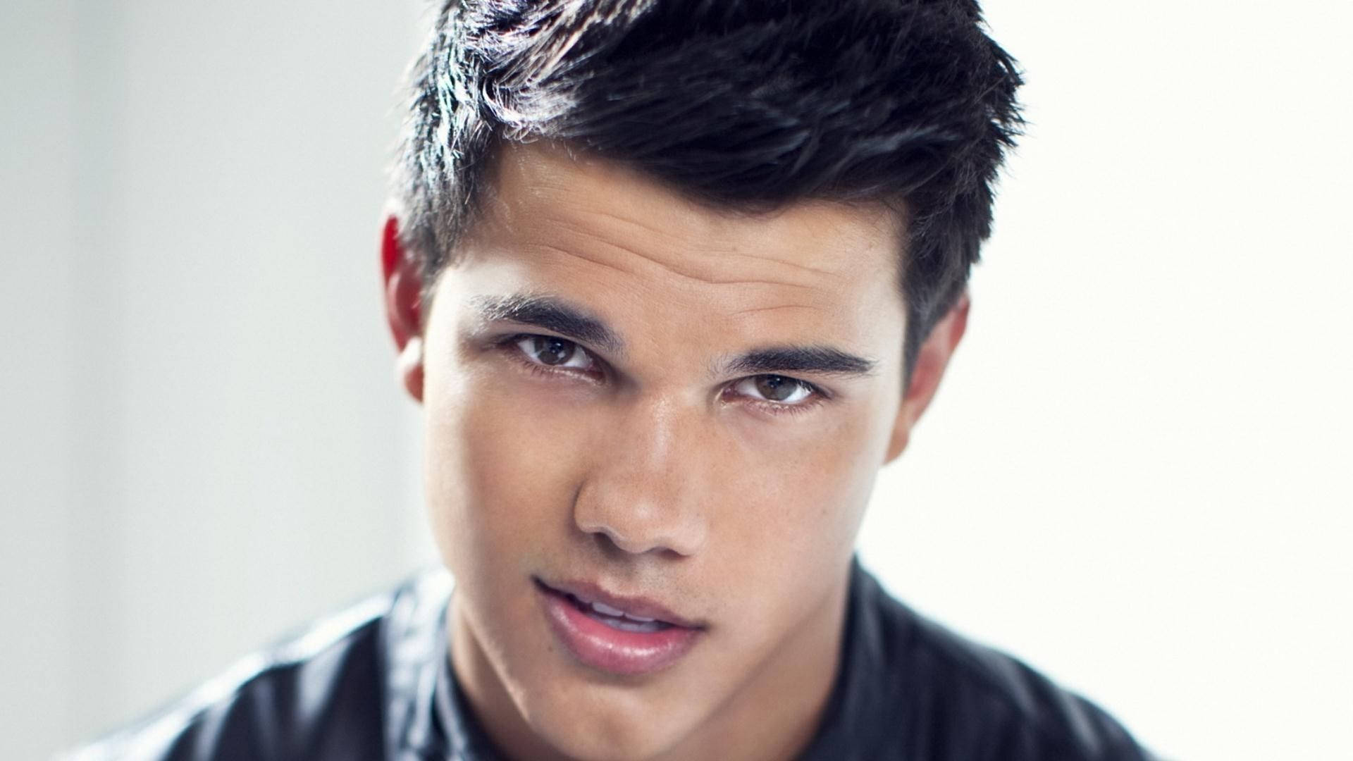 Taylor Lautner, smirk, close-up portrait, Full HD Desktop Wallpaper