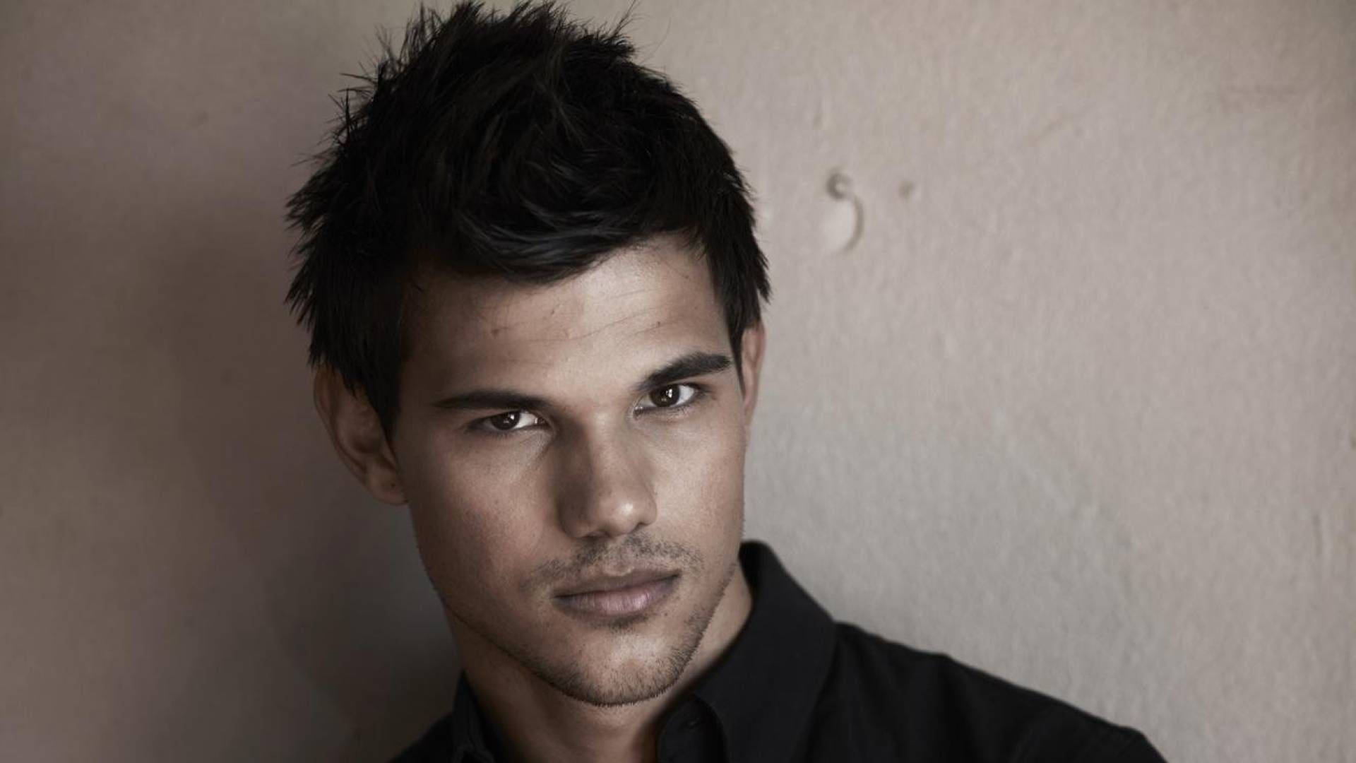 Taylor Lautner, dark spiky hair, intense gaze, Full HD Desktop Wallpaper