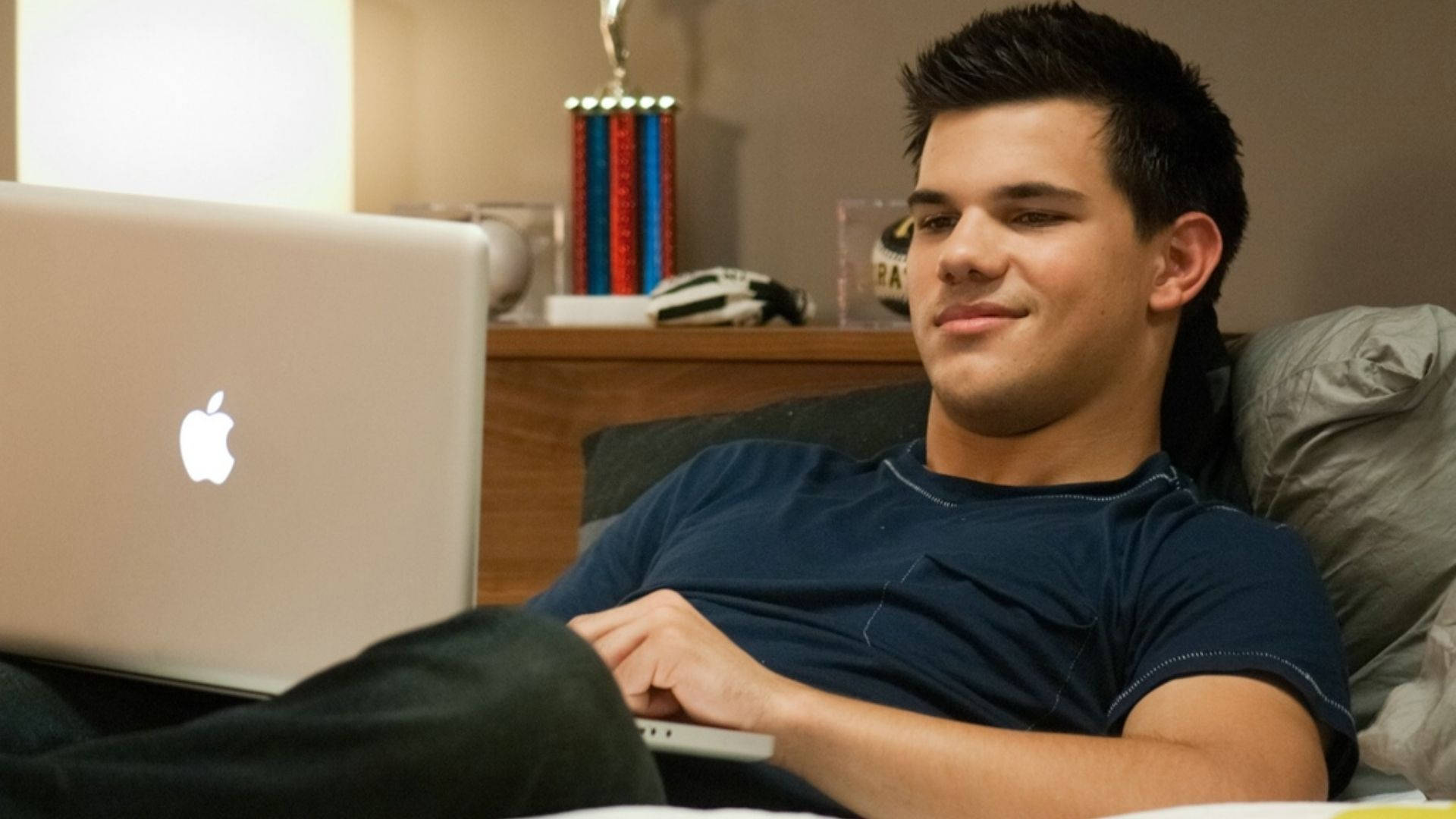 Taylor Lautner, silver laptop, bright apple logo, Full HD Desktop Wallpaper