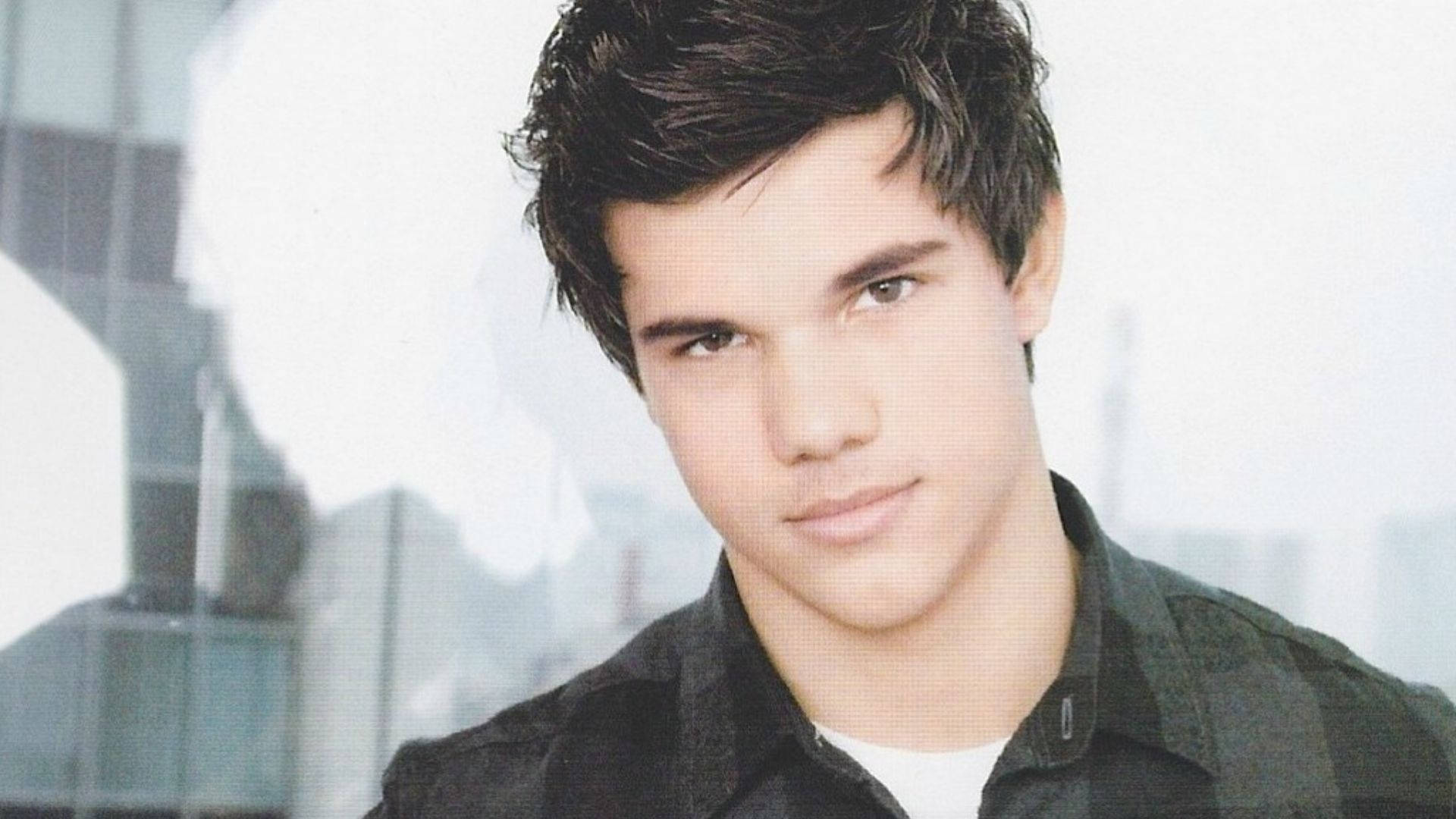 Taylor Lautner, dark tousled hair, subtle smile, Full HD Desktop Wallpaper