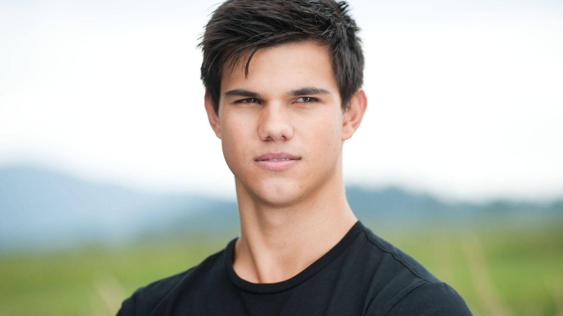 Taylor Lautner, dark hair, intense gaze, Full HD Desktop Wallpaper