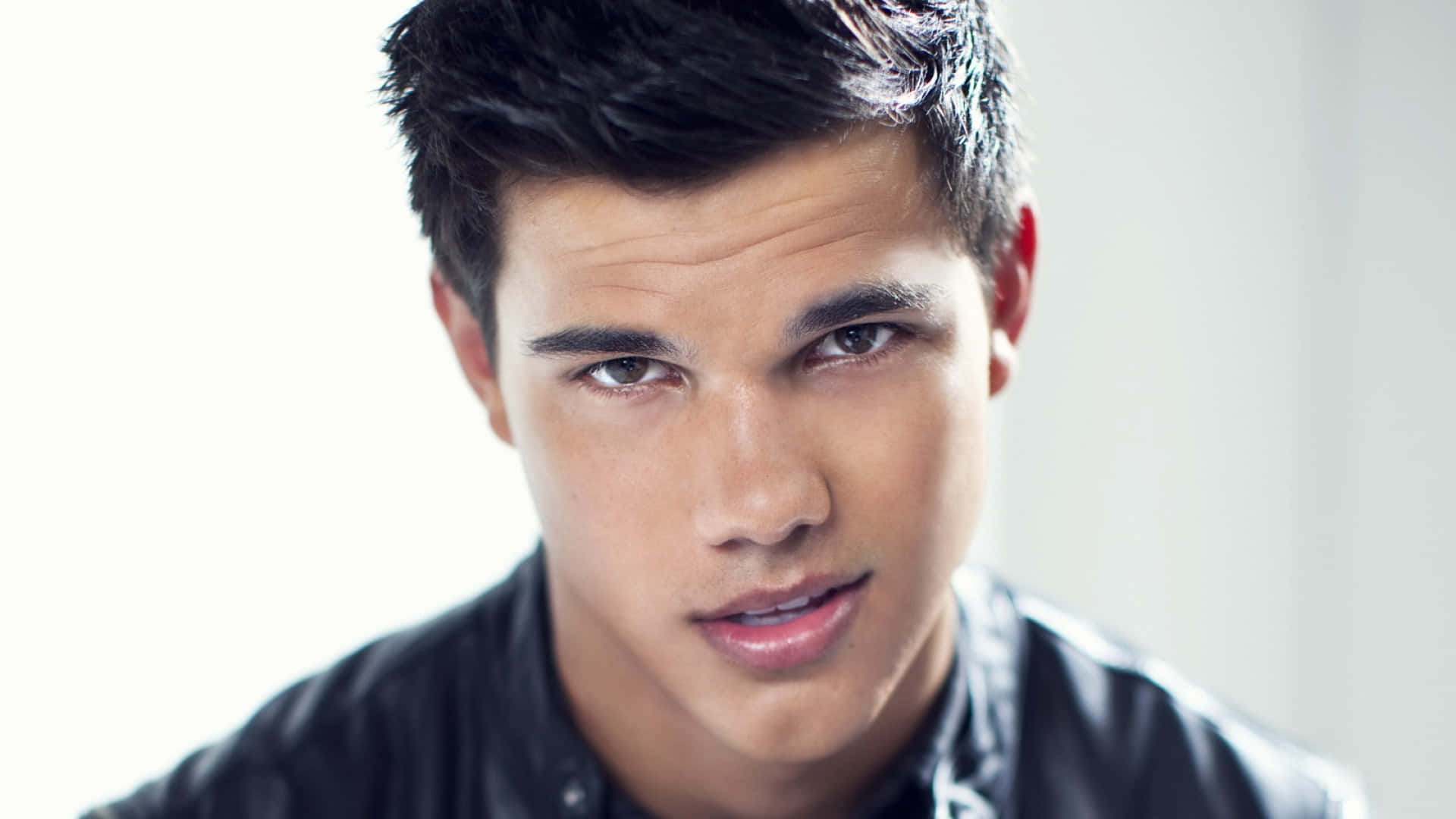 Taylor Lautner, black shirt, bright white background, Full HD Desktop Wallpaper