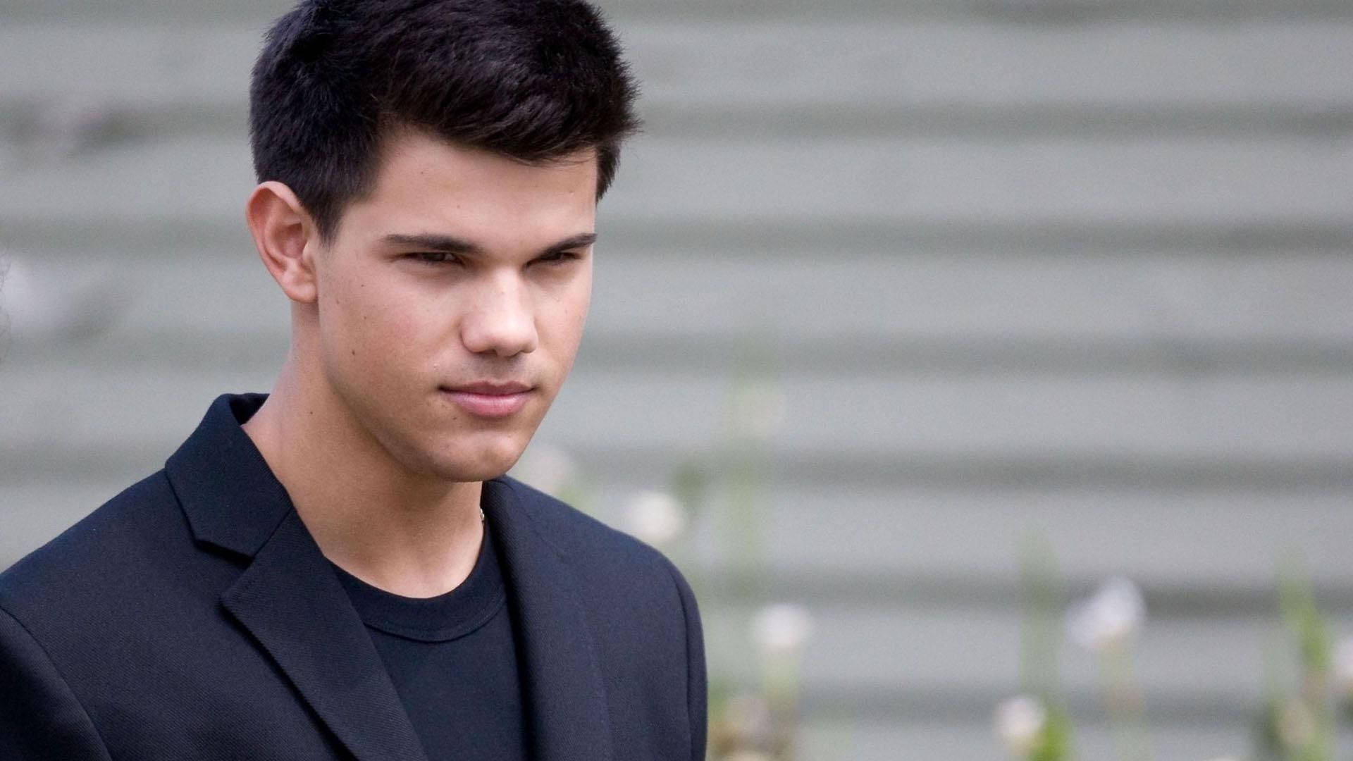 Taylor Lautner, all black outfit, black blazer, Full HD Desktop Wallpaper