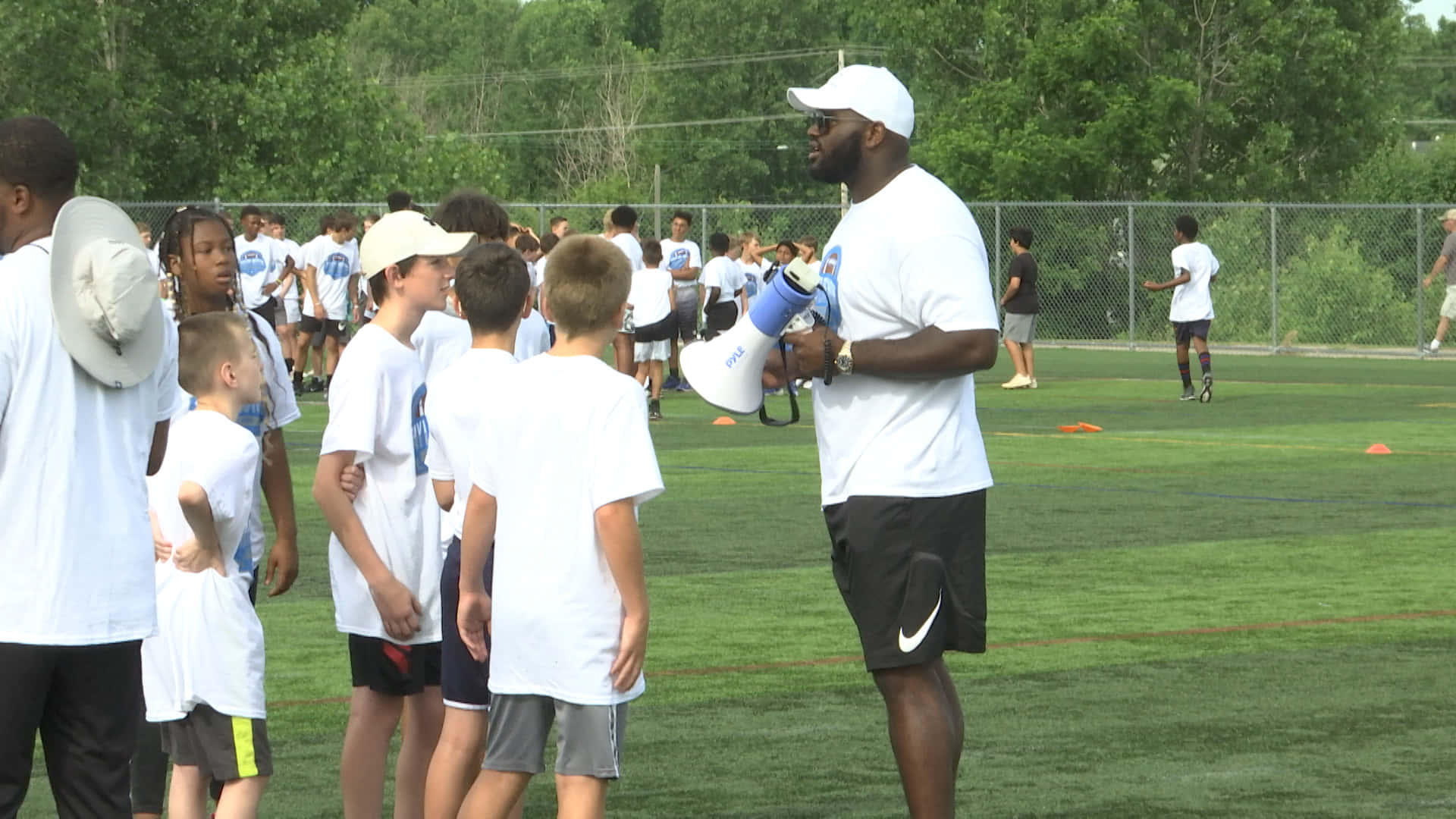 Taylor Moton, 517 Football Camp, white cap, Full HD Desktop Wallpaper
