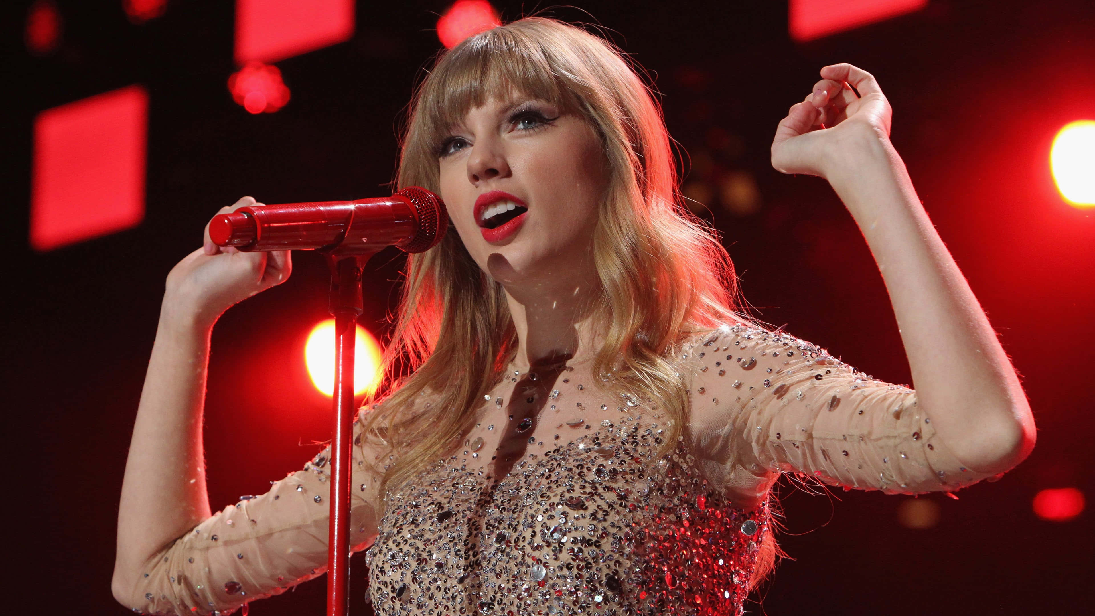 Taylor Swift, red microphone, sparkling dress, 4K Desktop Wallpaper