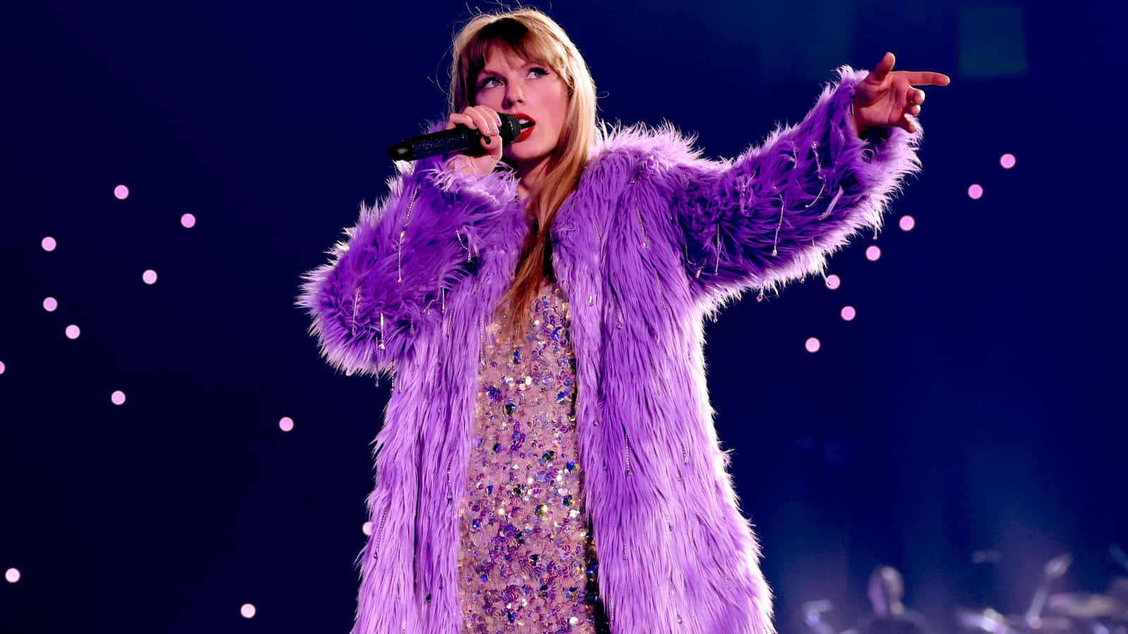Taylor Swift, sparkling purple fur coat, star-like lights, HD Desktop Wallpaper