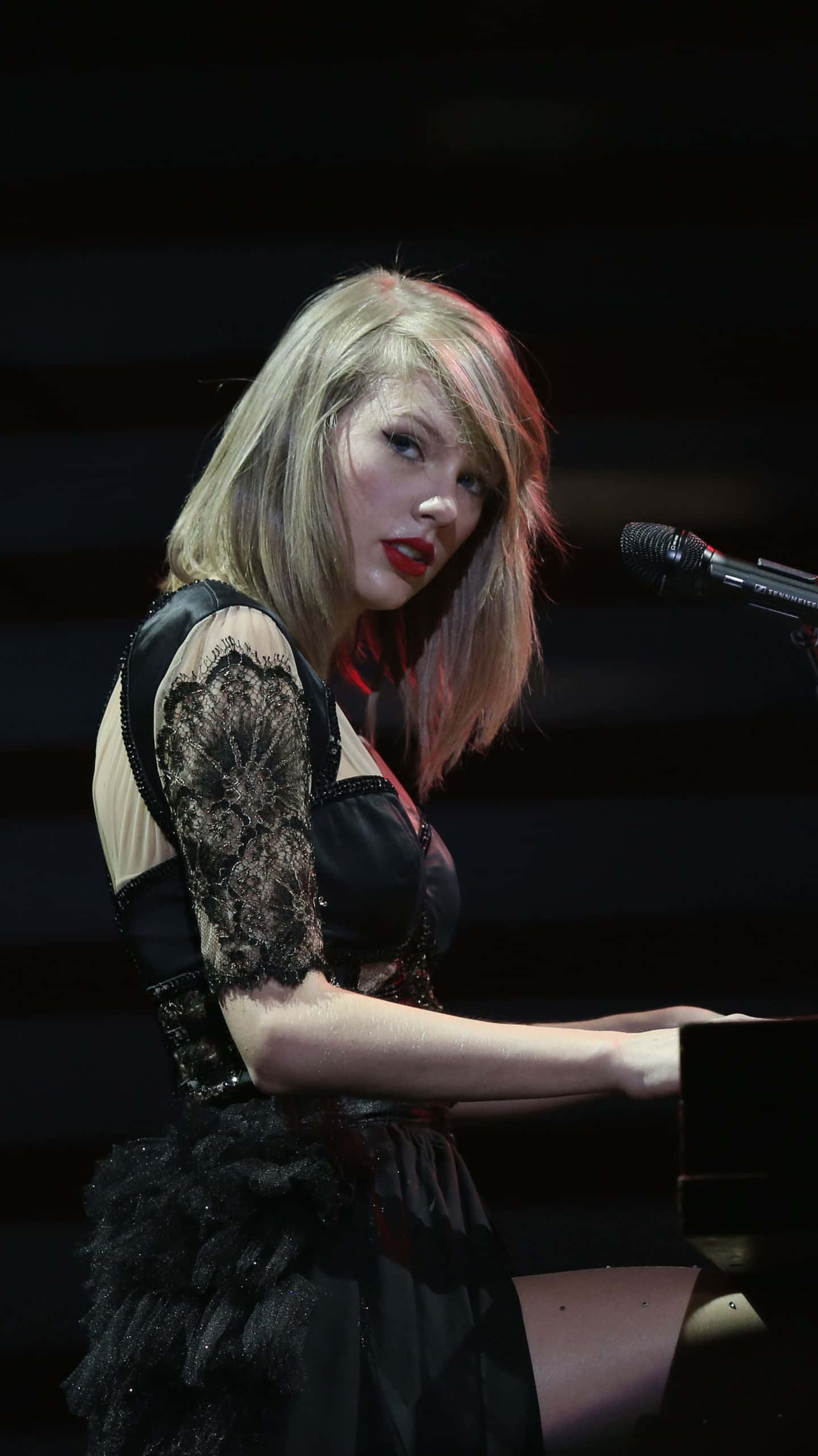 Taylor Swift, iPhone, piano, 2K Phone Wallpaper