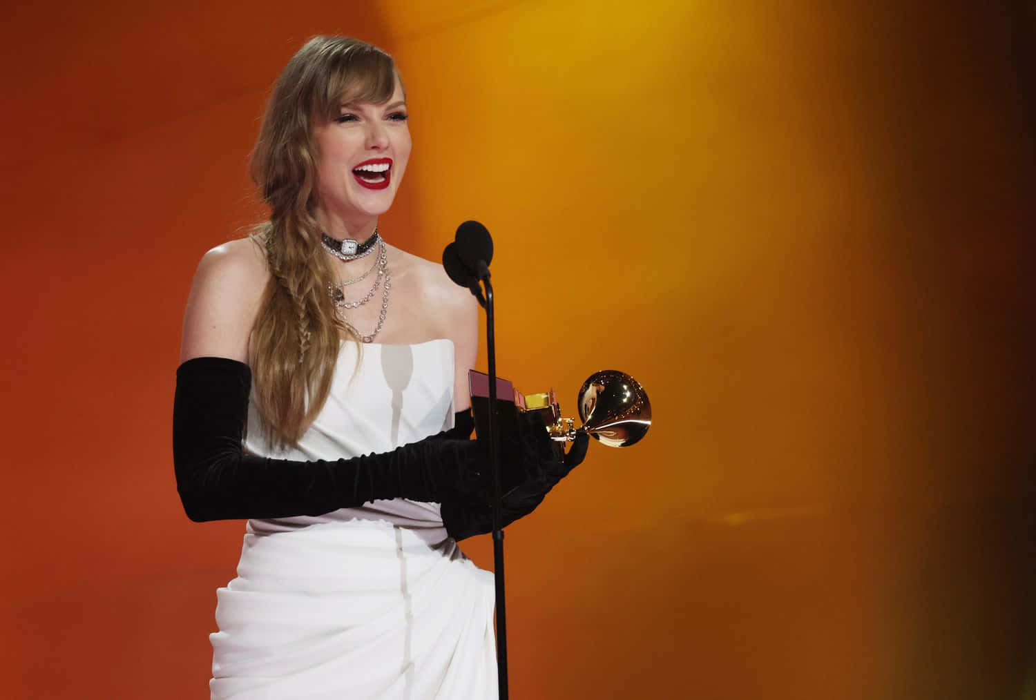 Taylor Swift, golden grammy award, white gown, HD Desktop Wallpaper