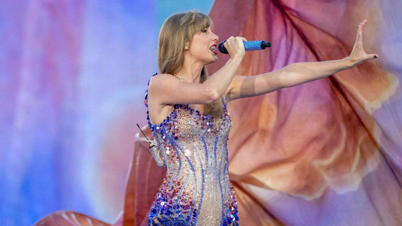 Taylor Swift, sparkling blue and silver dress, stage, HD Desktop Wallpaper
