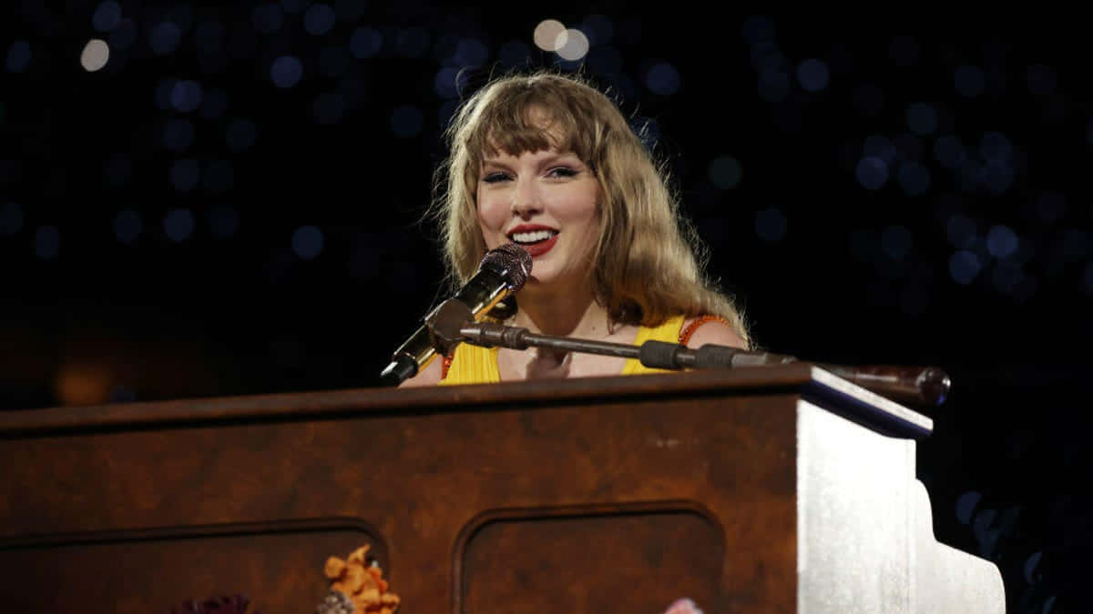 Taylor Swift, piano, wooden podium, SD Desktop Wallpaper