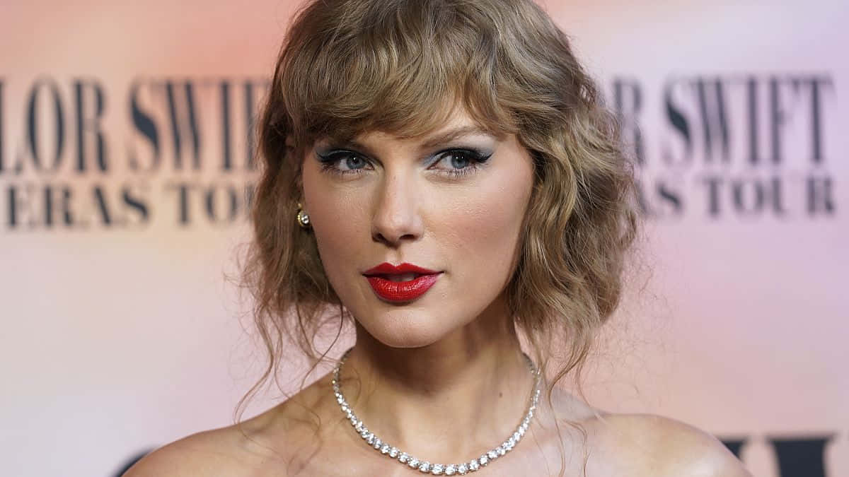 Taylor Swift, red lips, diamond necklace, SD Desktop Wallpaper