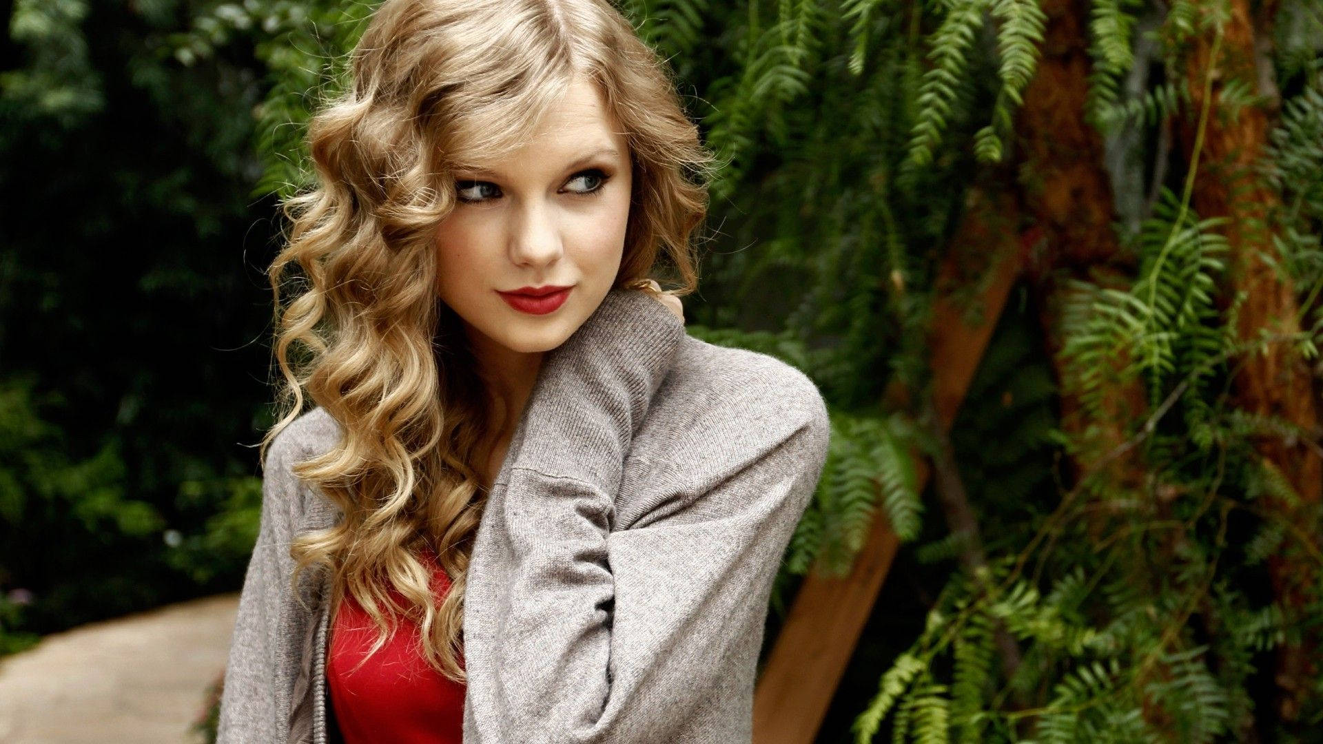 Taylor Swift, curly blonde hair, red lipstick, Full HD Desktop Wallpaper