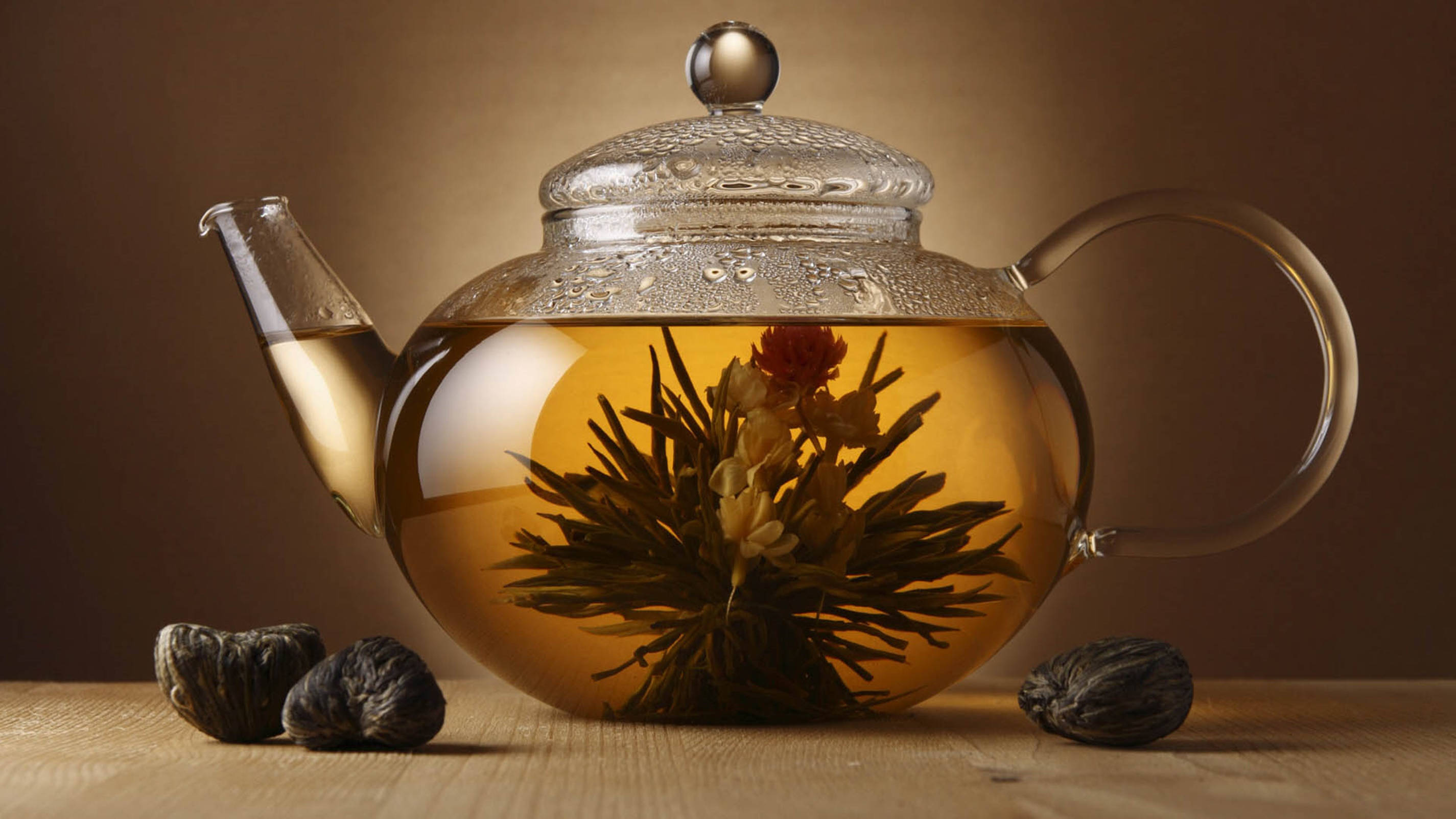 crystal tea kettle, amber tea, flower buds, 2K Desktop Wallpaper