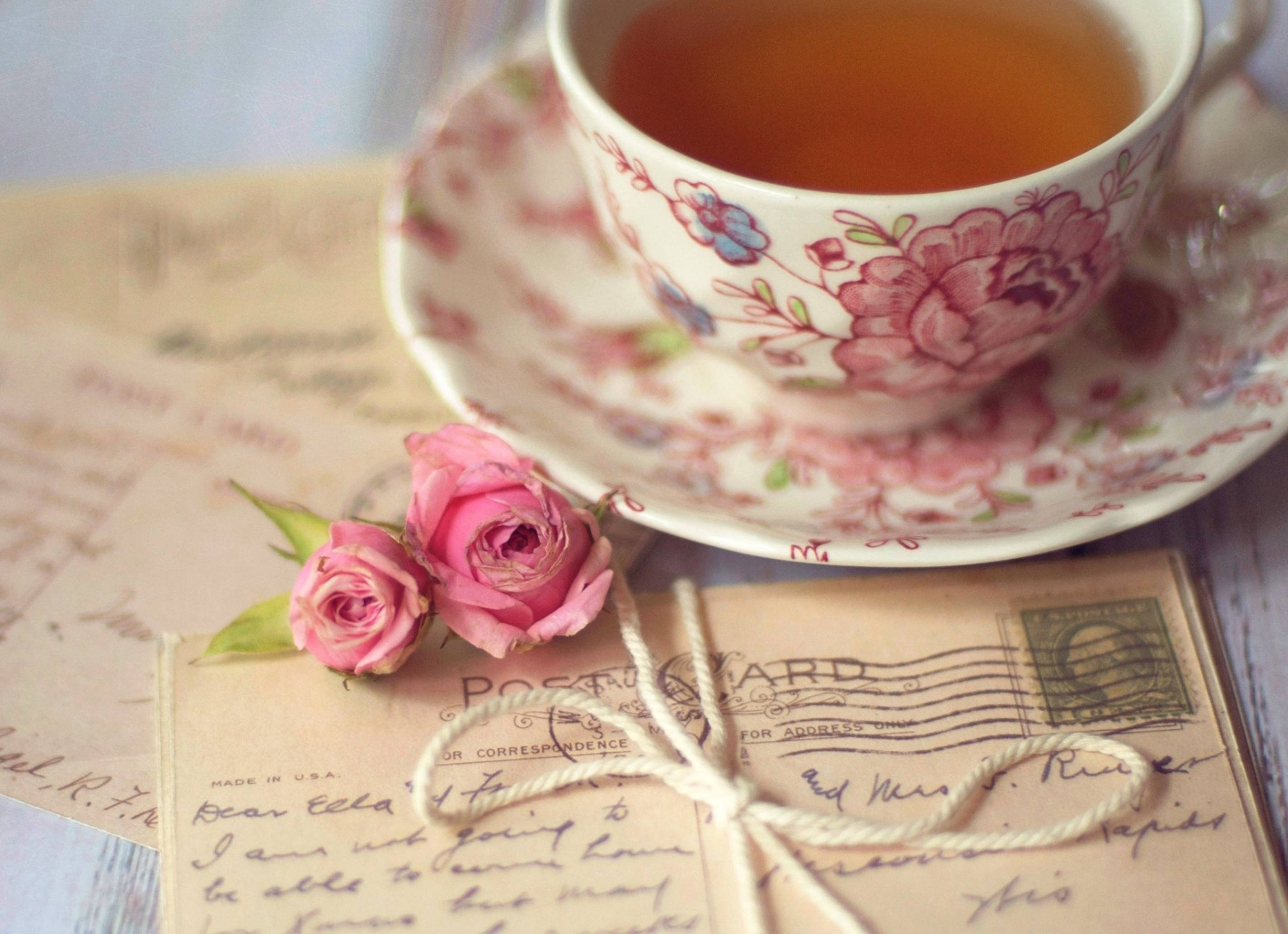 floral teacup, amber tea, vintage postcards, 2K Desktop Wallpaper