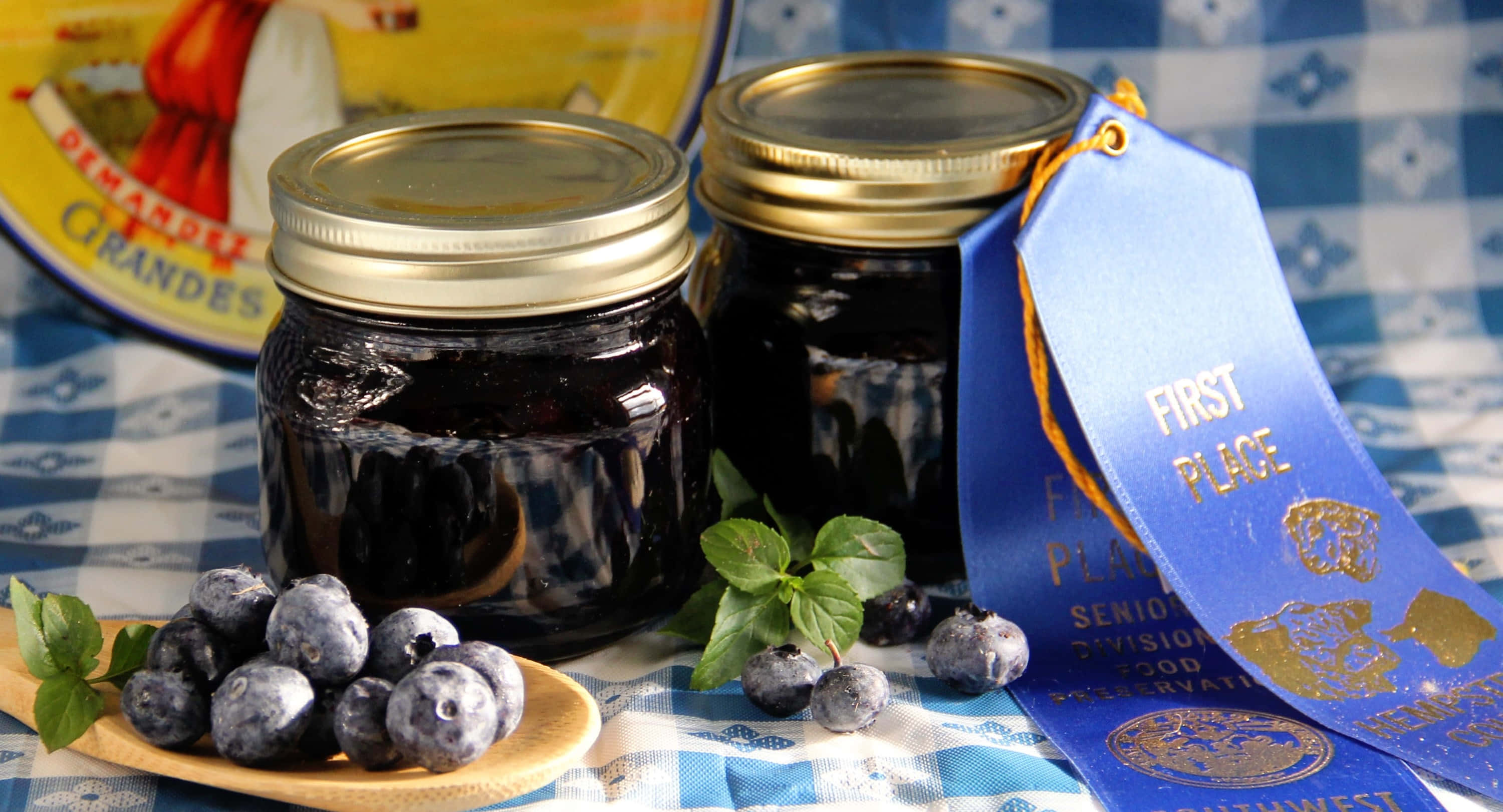 blueberry jam, gold lids, blue checkered cloth, 2K Desktop Wallpaper
