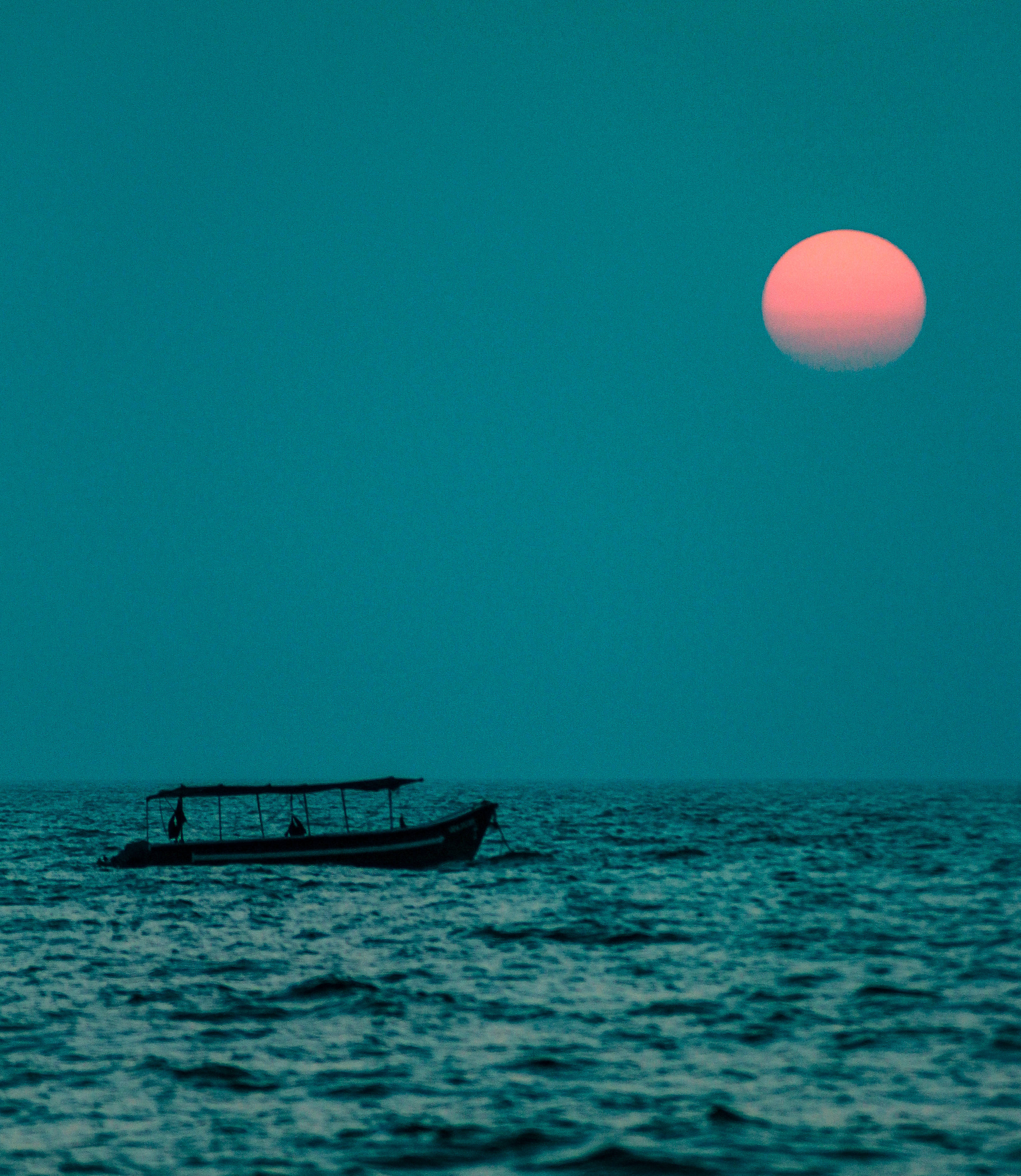 Teal Ocean, Pink Moon, calm teal waters, 2K Phone Wallpaper