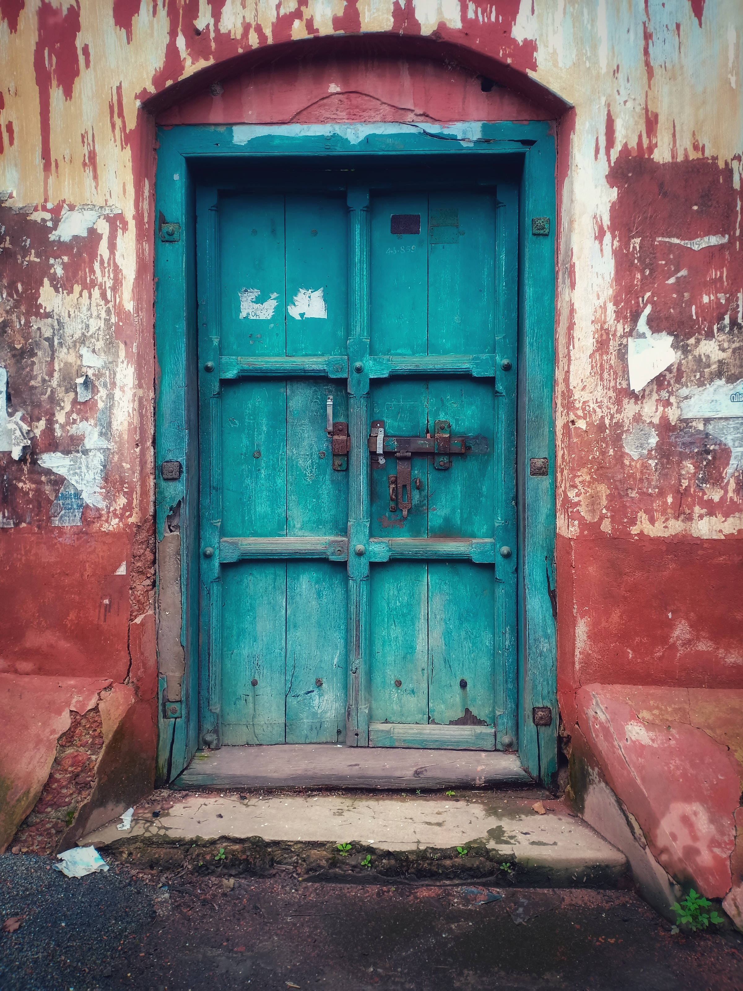 fading emerald green wooden door, teal, rusted latch, 2K Phone Wallpaper