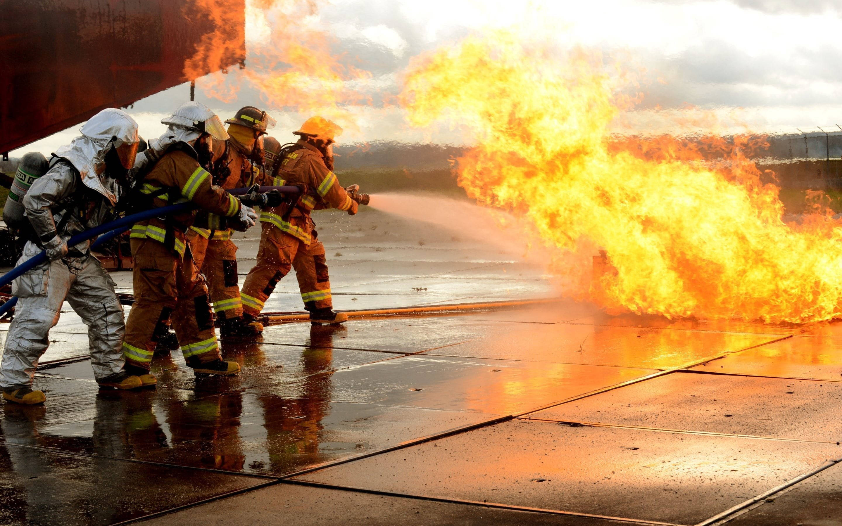 firefighters, full gear, hoses, 2K Desktop Wallpaper