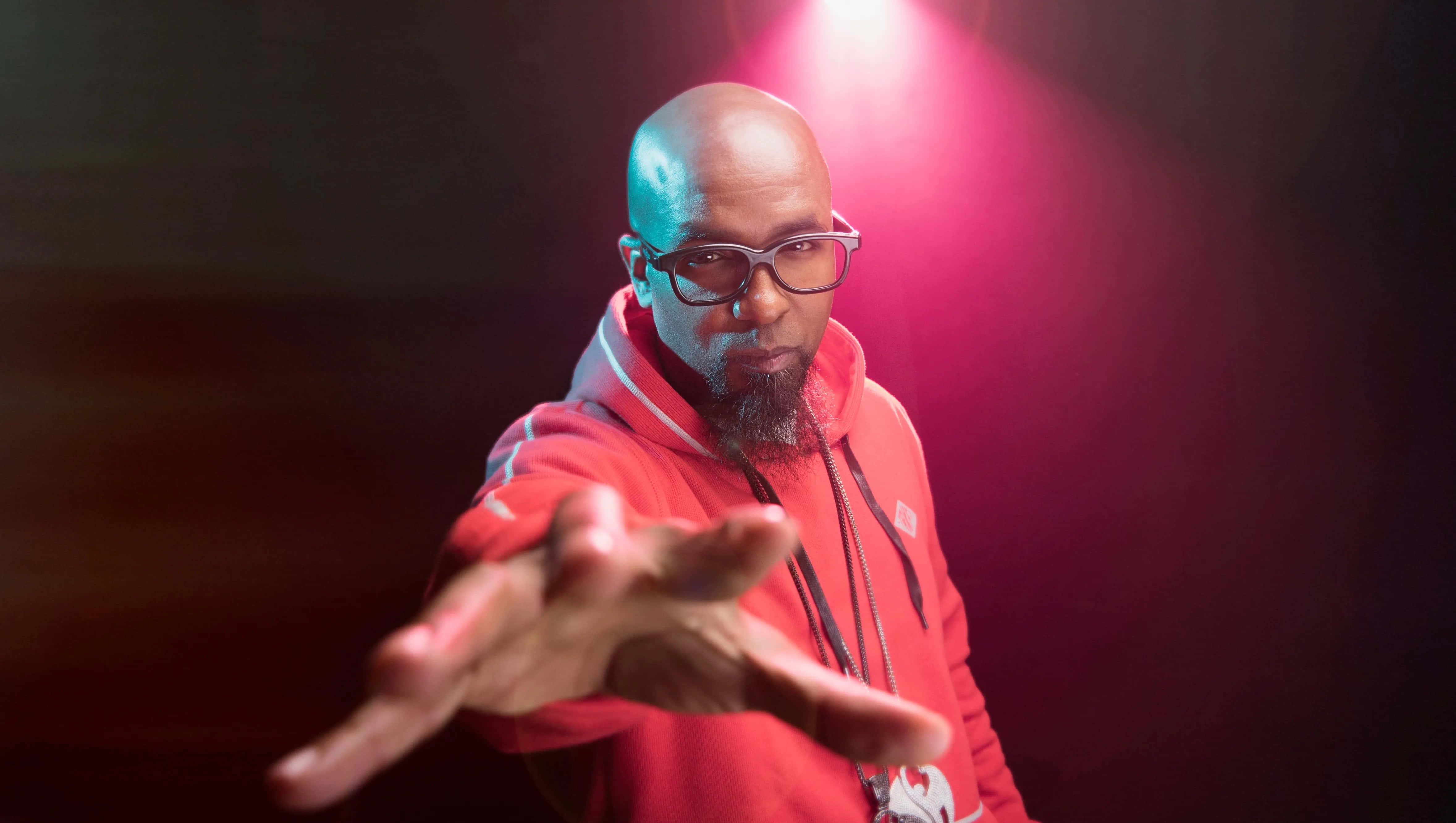 Tech n9ne, red hoodie, pink spotlight, 4K Desktop Wallpaper