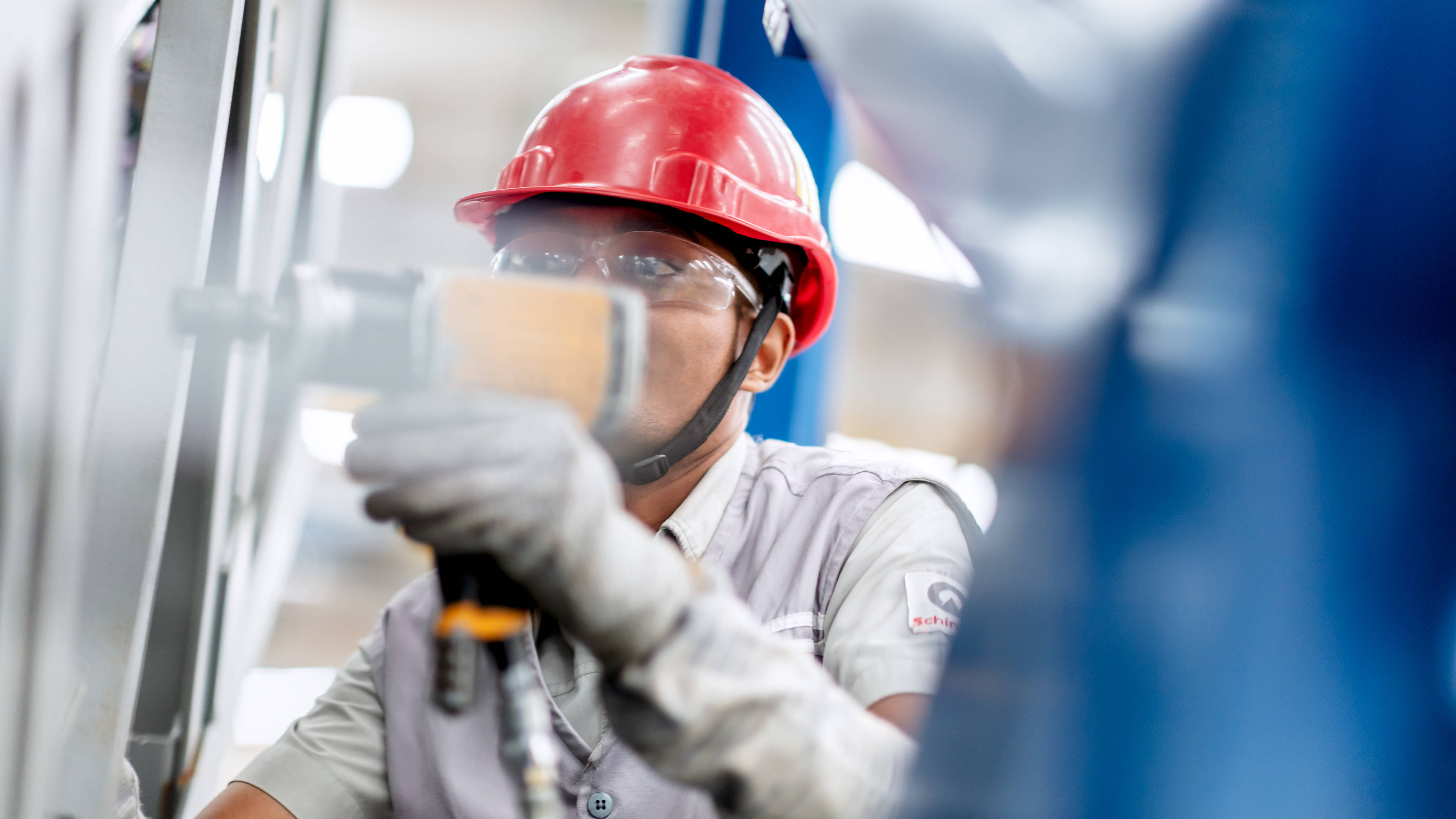 technician, red helmet, safety glasses, 4K Desktop Wallpaper