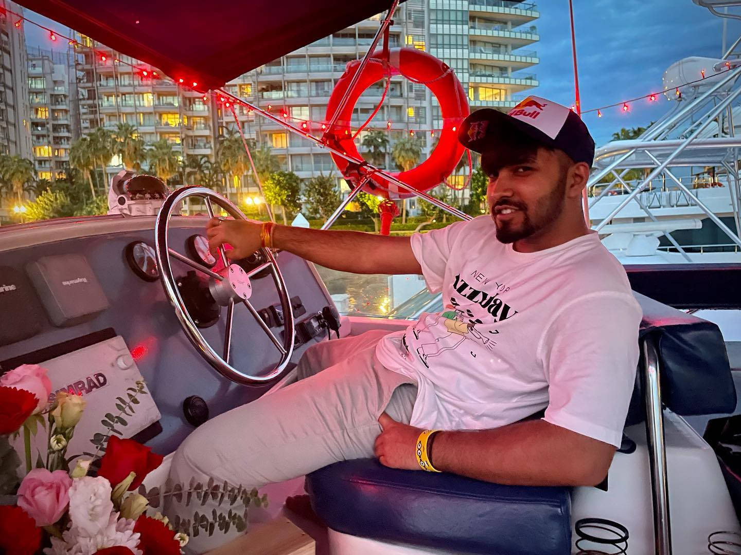 Techno Gamerz, yacht, red roses, HD Desktop Wallpaper