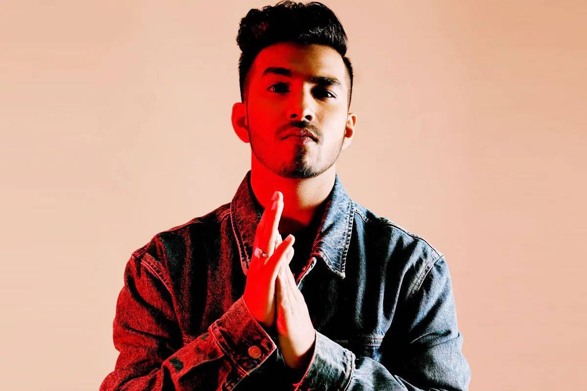 Techno Gamerz, denim jacket, red lighting, SD Desktop Wallpaper