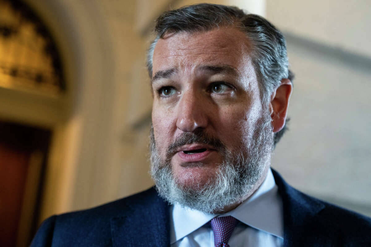 Ted Cruz, gray beard, suit, SD Desktop Wallpaper