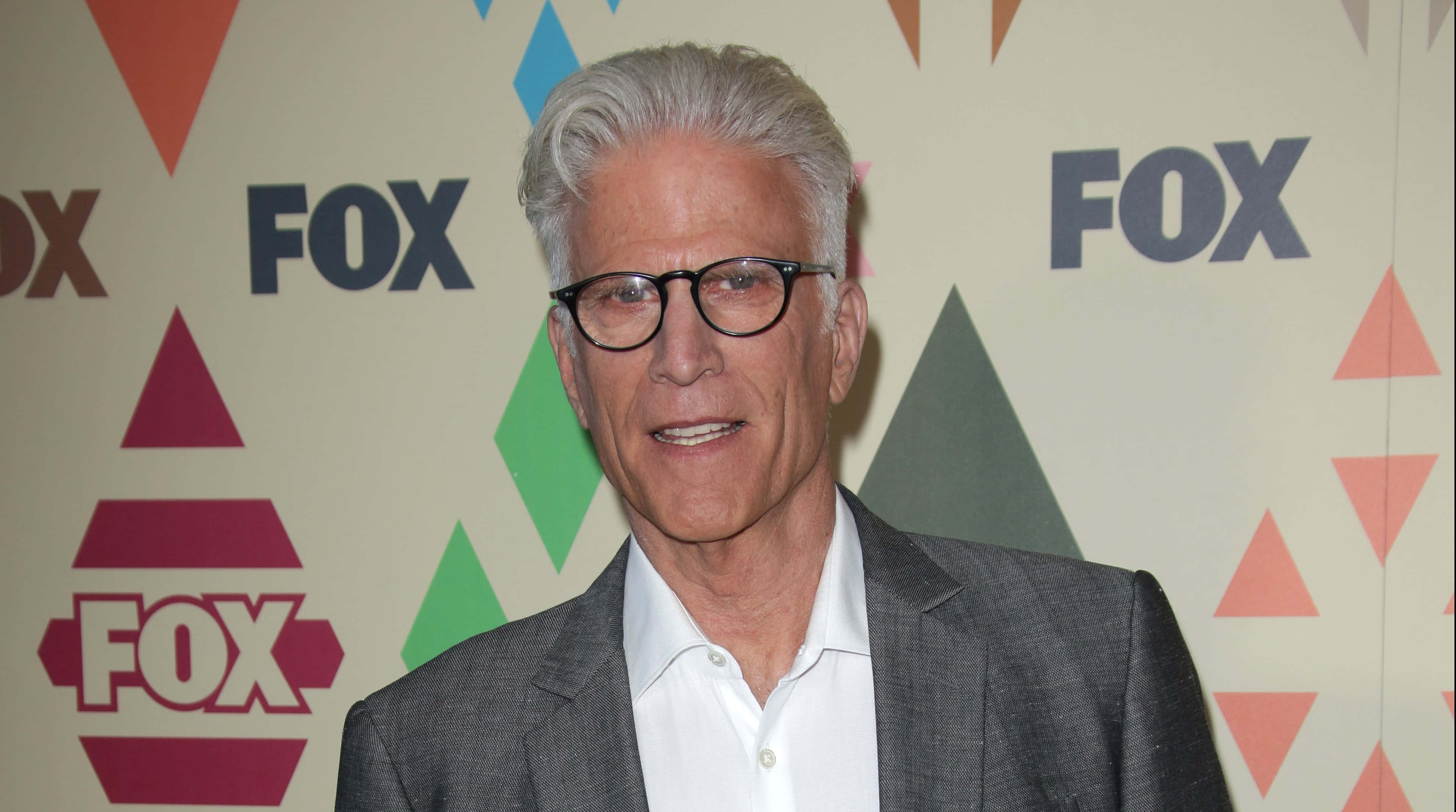 Ted Danson, 2018 Emmy Awards, gray suit, 4K Desktop Wallpaper
