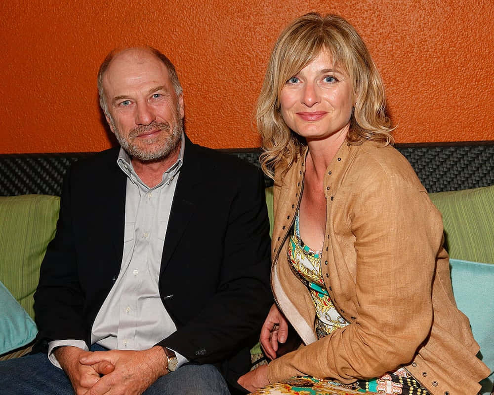 Ted Levine, couch, textured orange wall, SD Desktop Wallpaper