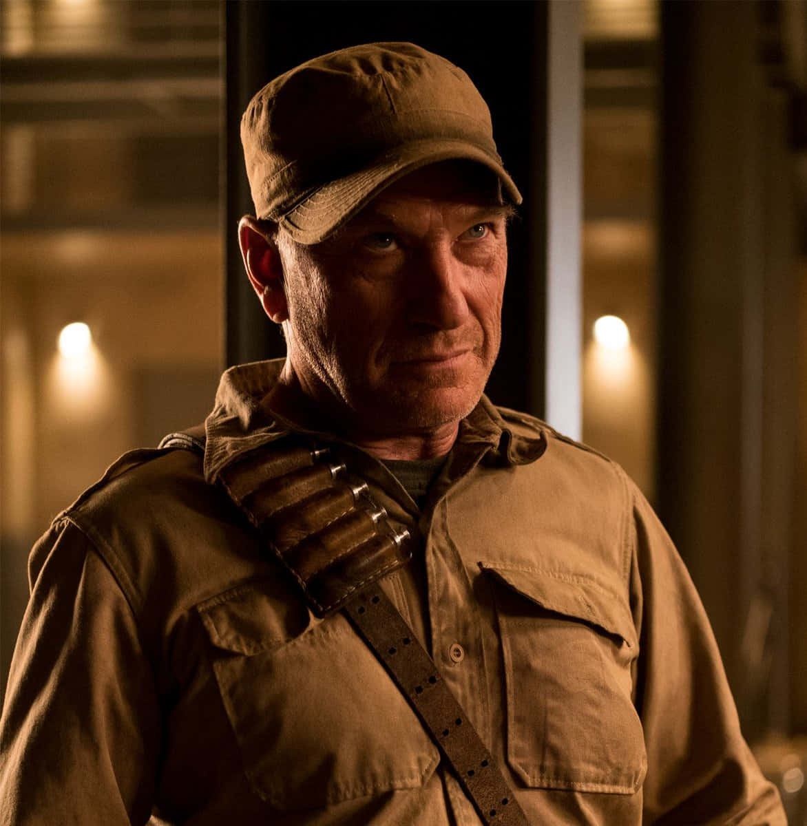 Ted Levine, tan uniform, cap, SD Phone Wallpaper