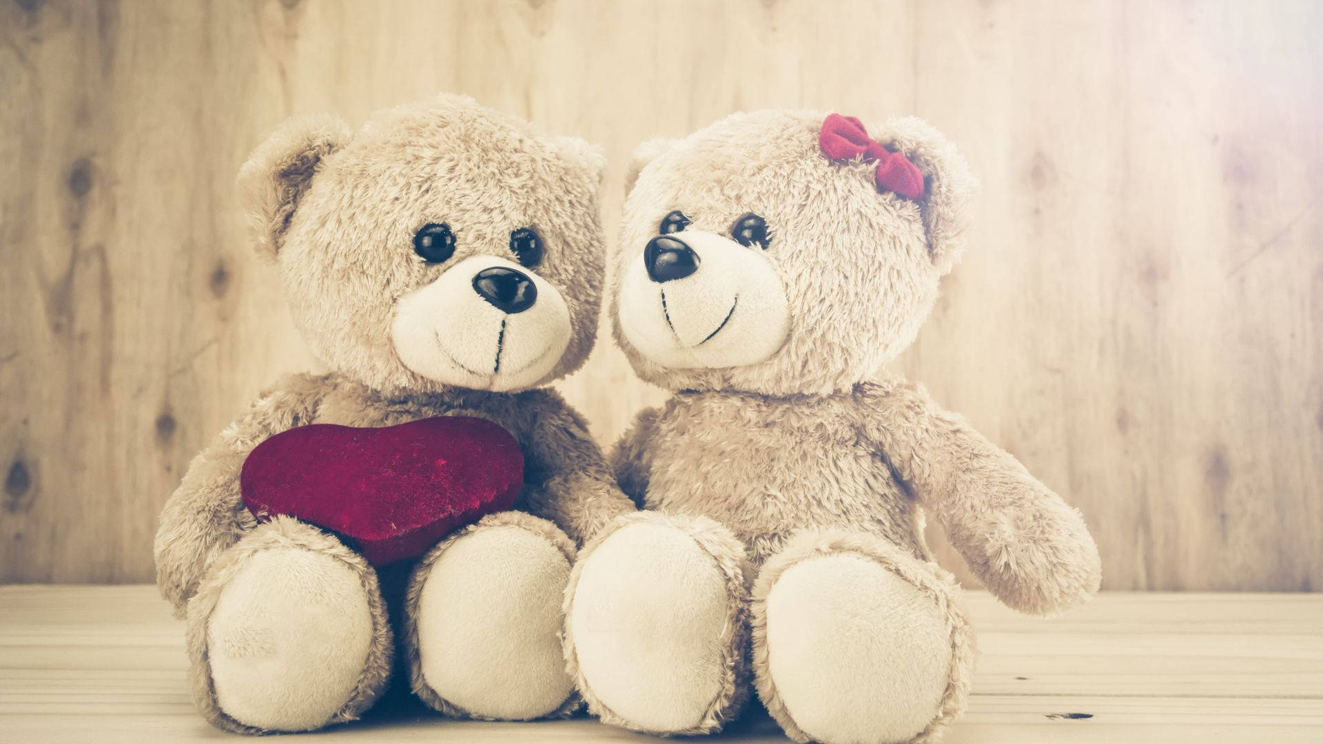 vintage teddy bear, fluffy teddy bears, wooden surface, Full HD Desktop Wallpaper