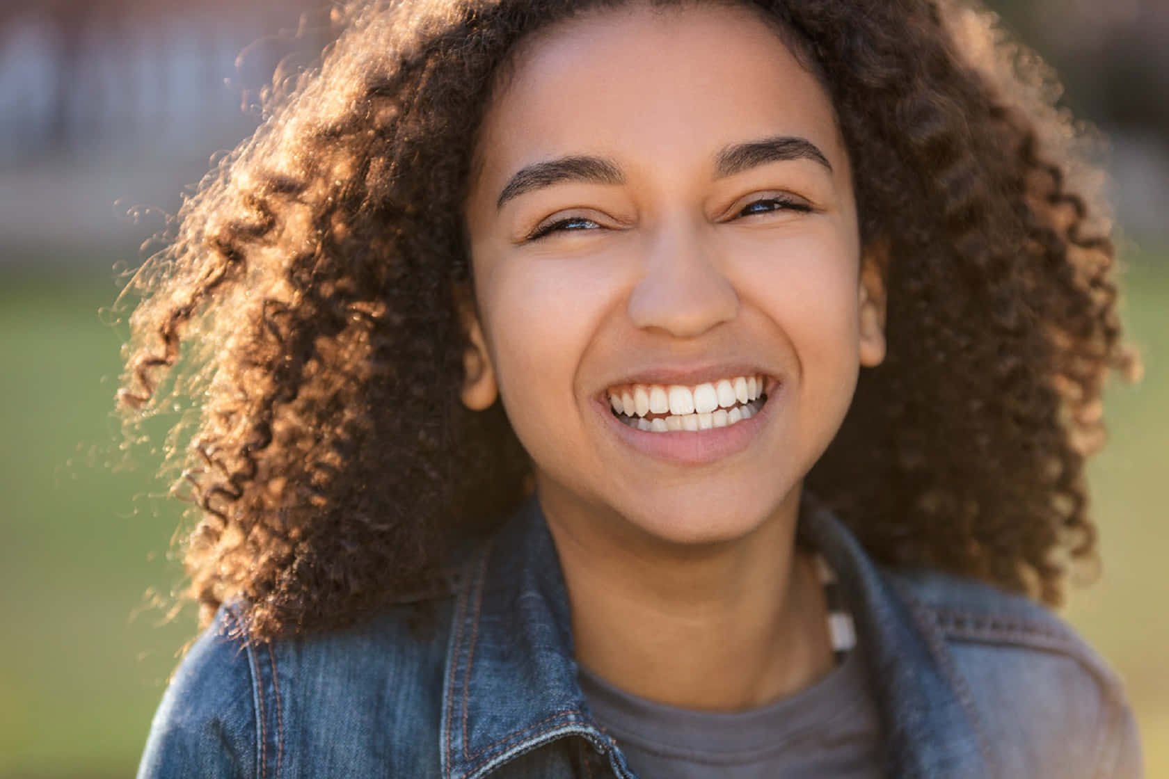 cute aesthetic, teenage curl, smiling, HD Desktop Wallpaper