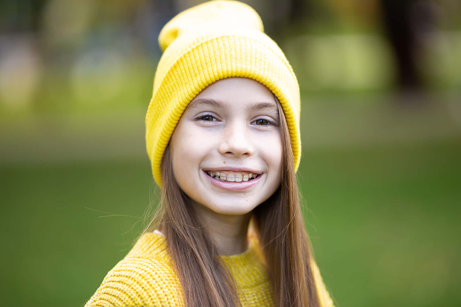 braces, vibrant yellow knit beanie, sweater, HD Desktop Wallpaper