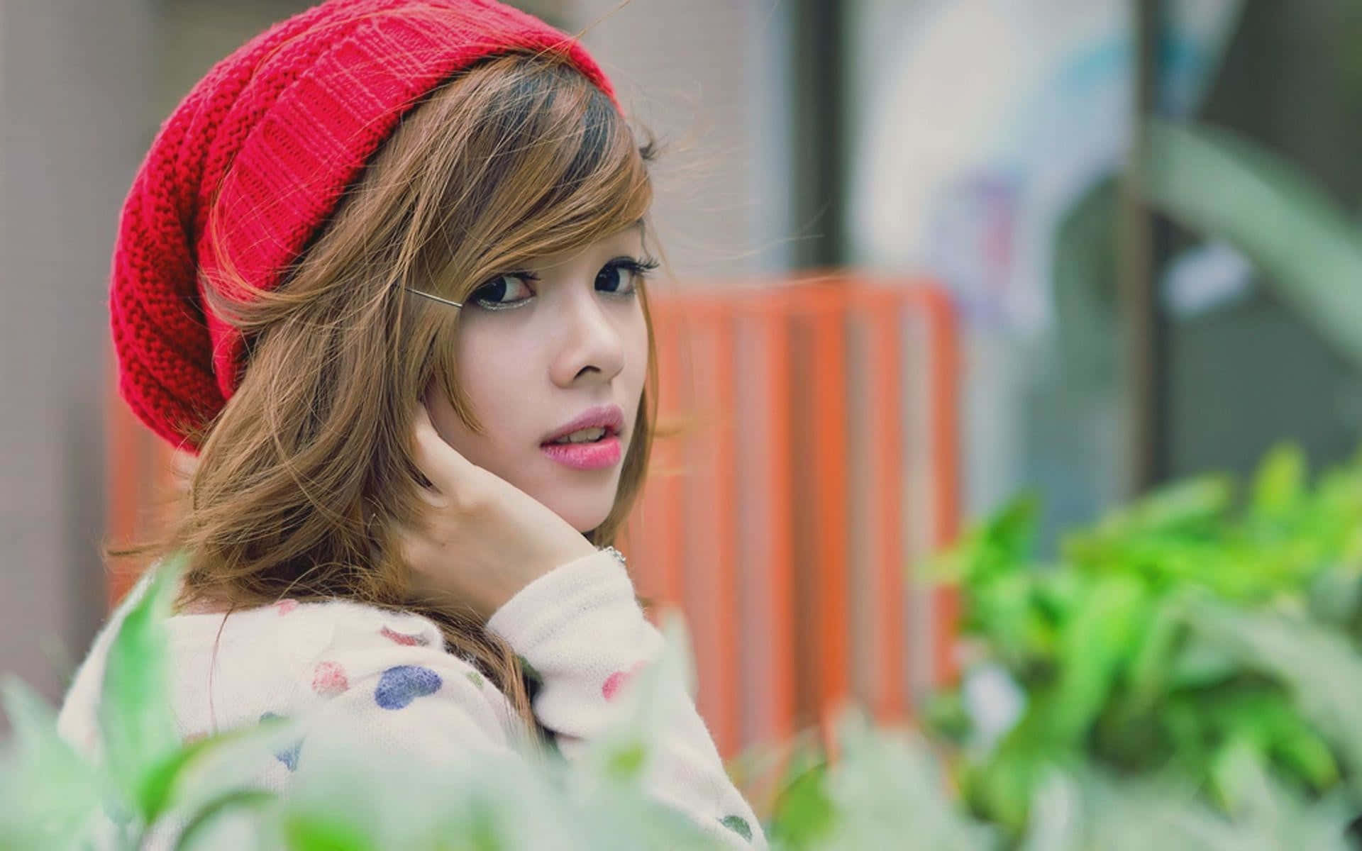 teen girl model, red beanie, green foliage, Full HD Desktop Wallpaper