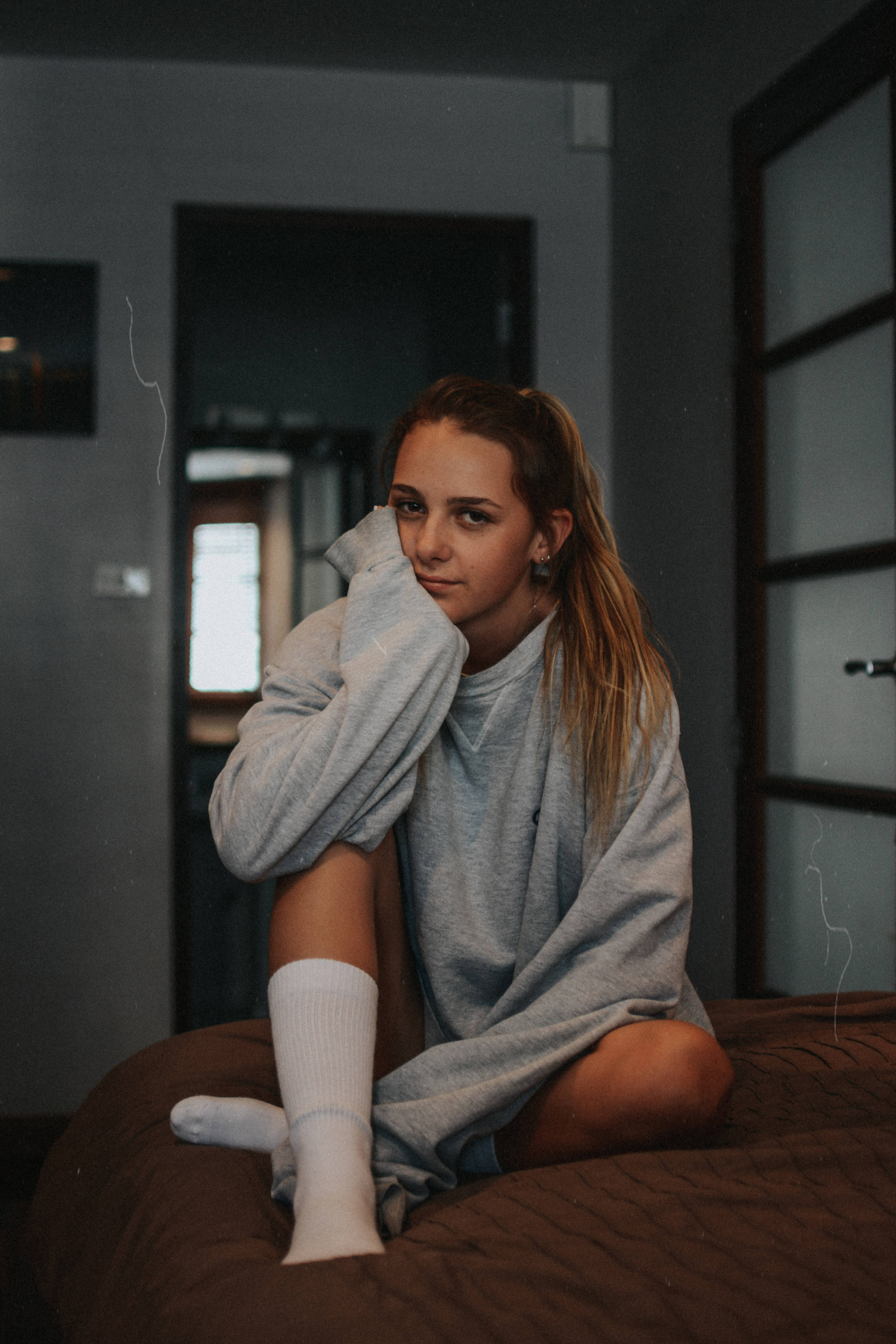 Teenage Girl, grey sweatshirt, white socks, 5K Phone Wallpaper