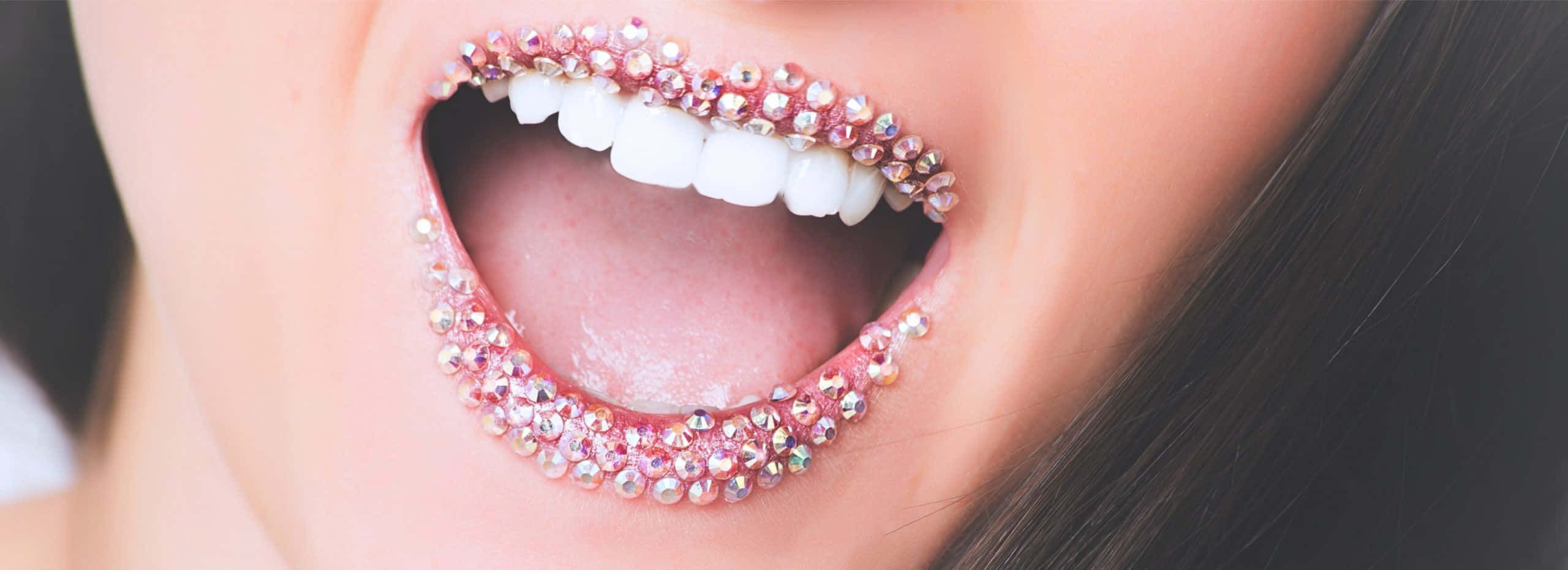 Teeth Whitening, pink rhinestones, smiling mouth, 2K Desktop Wallpaper