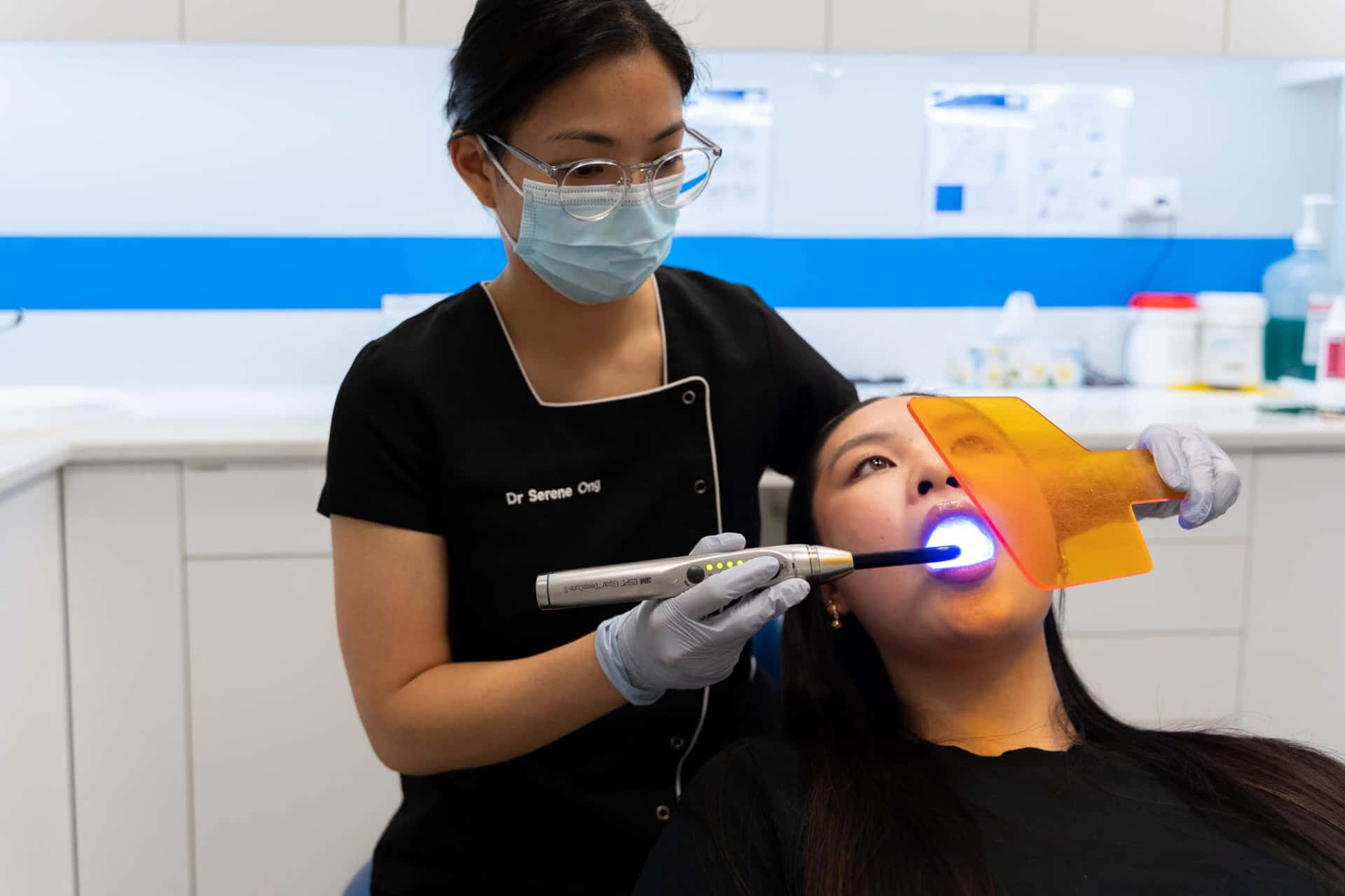 blue light curing device, orange bib, dentist, Full HD Desktop Wallpaper