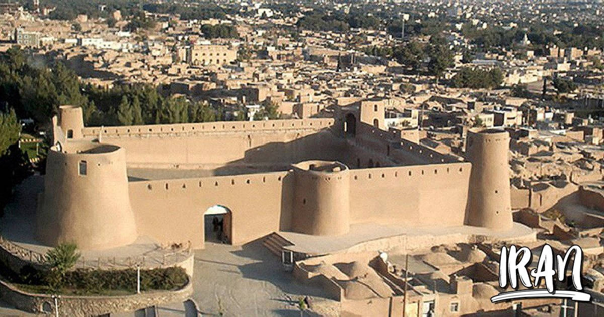 ancient mud-brick fortress towers, Iranian cityscape, warm golden sunlight, SD Desktop Wallpaper