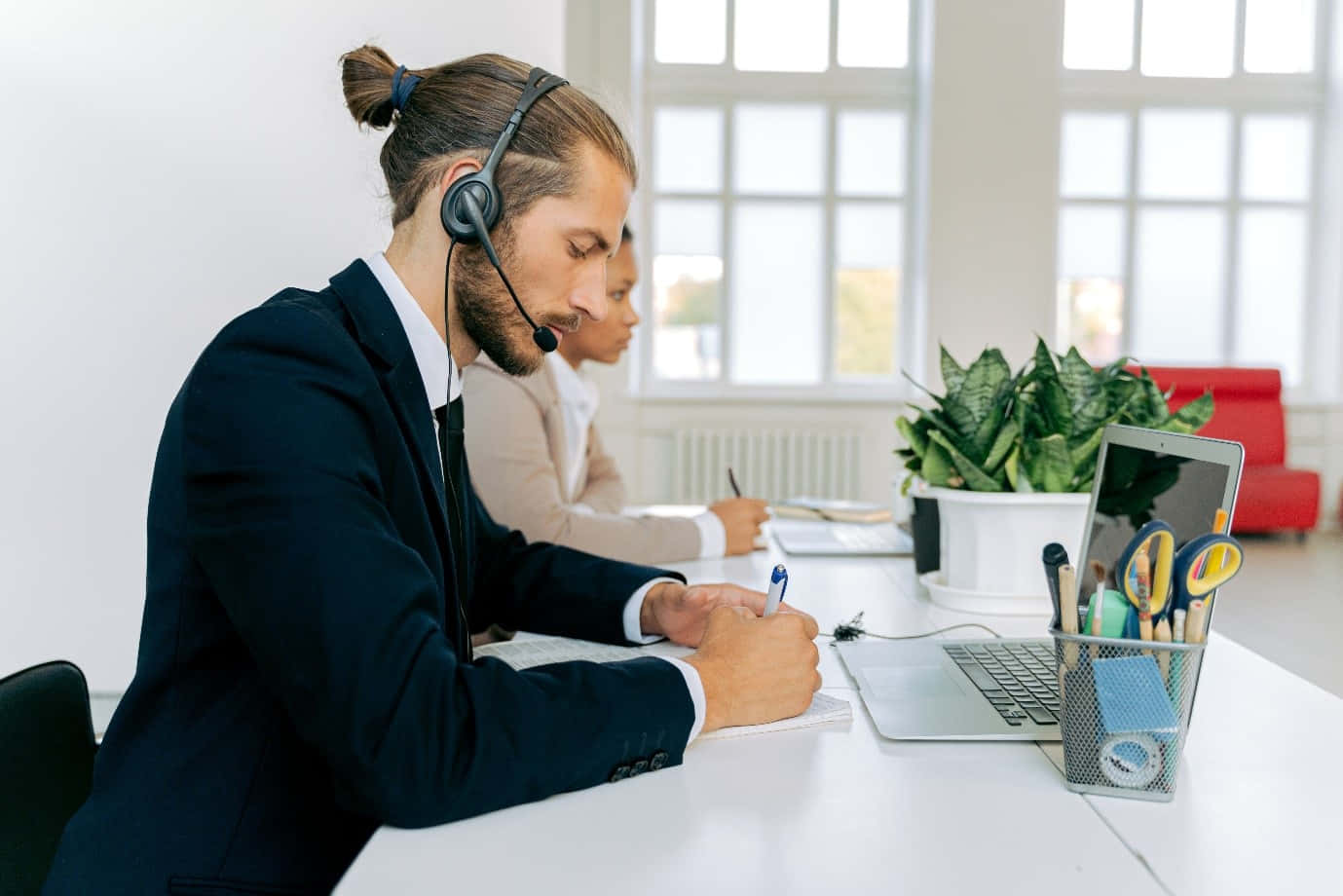 Telemarketing, dark suit, headset, HD Desktop Wallpaper