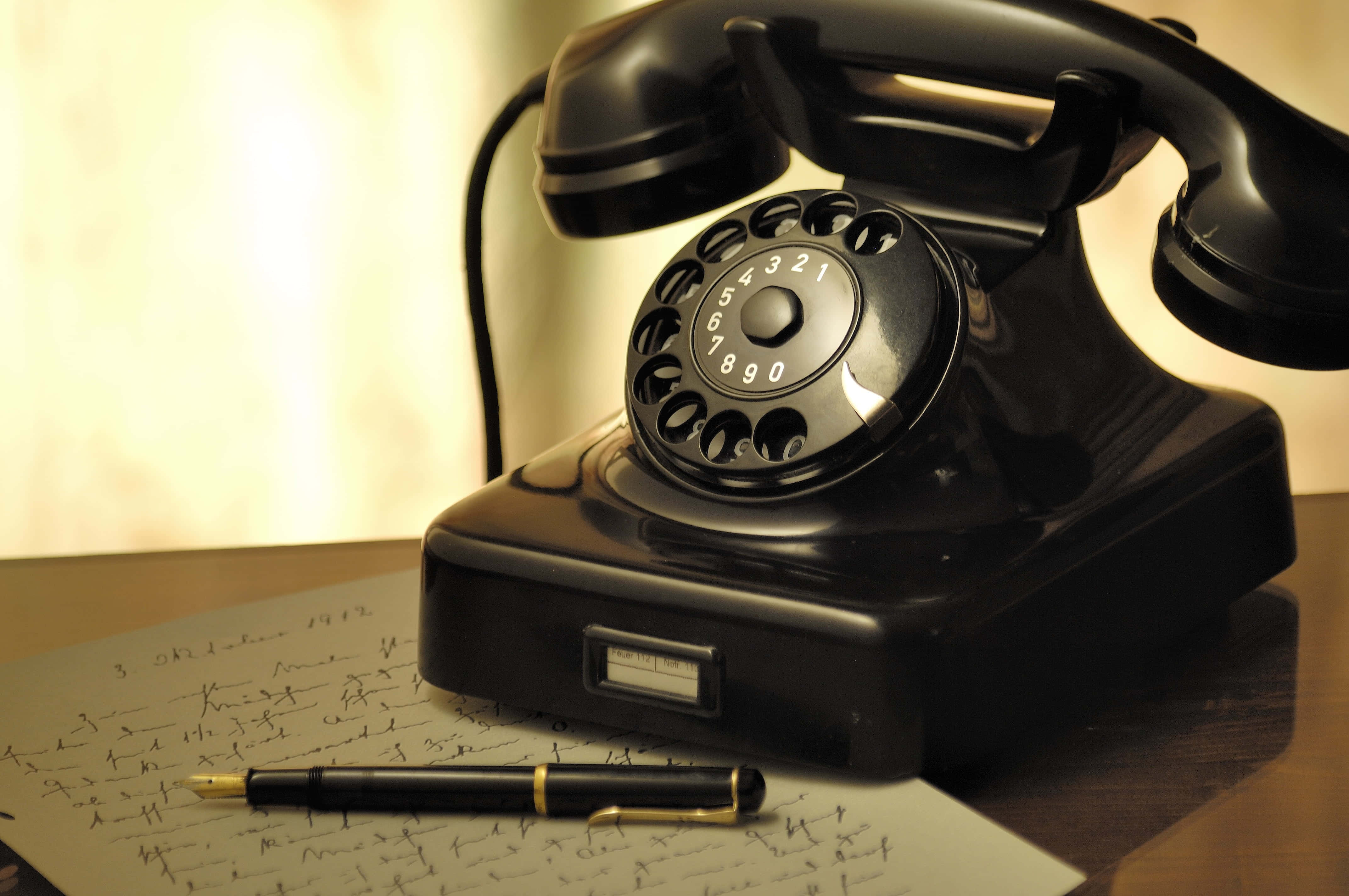 vintage black rotary phone, handwritten letter, fountain pen, 4K Desktop Wallpaper
