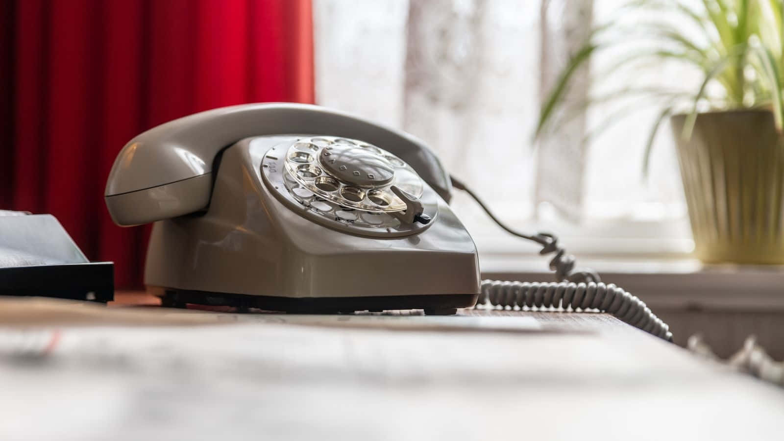 vintage rotary phone, beige, wooden desk, HD Desktop Wallpaper